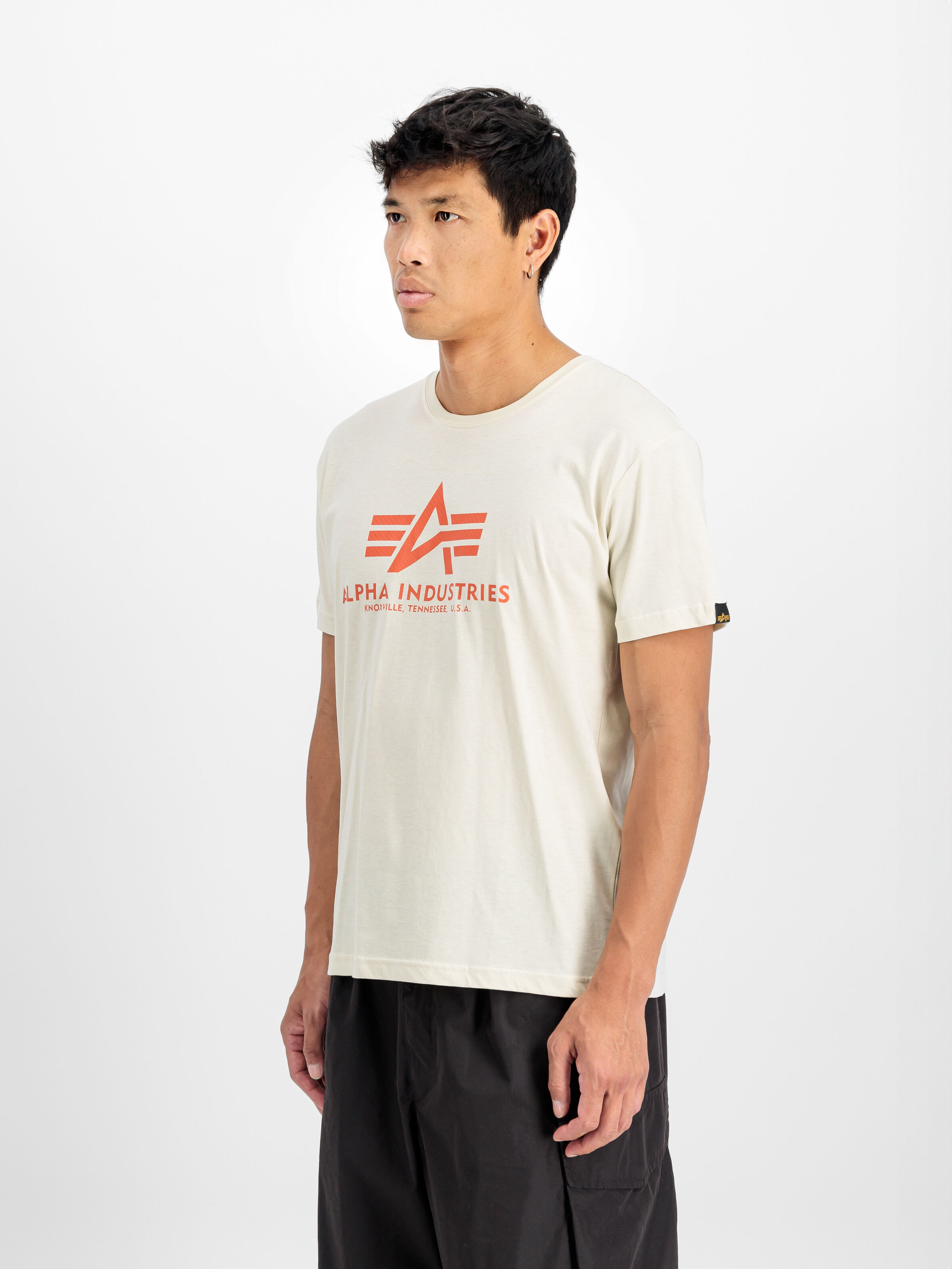 Basic Big Logo Carbon T-Shirt vintage white 100501CB_300_2_model_00003_117864