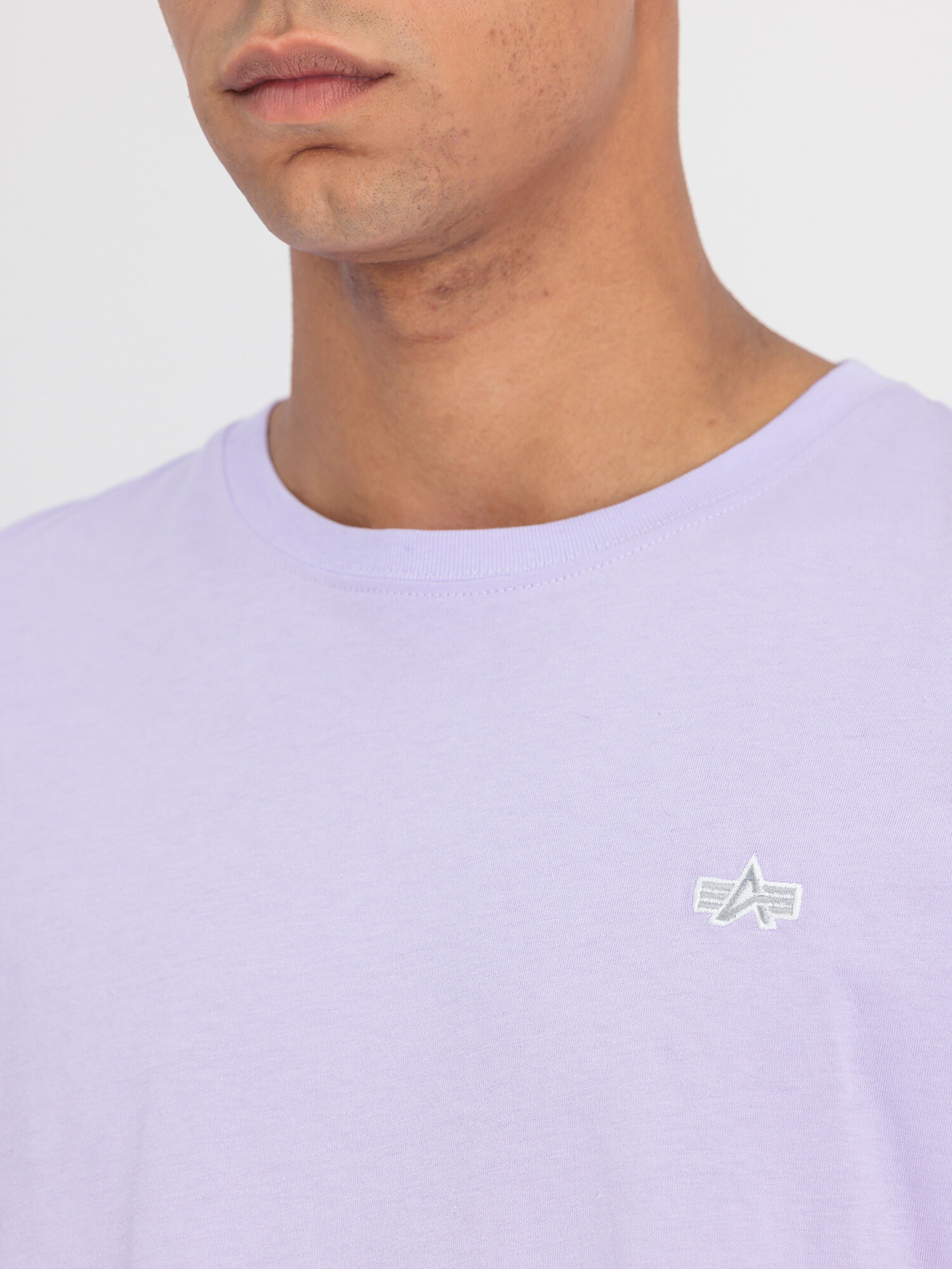Embroidery T-Shirt Unisex pale violet 118536_664_alpha_industries_unisex_emb_t_shirt_004_124079