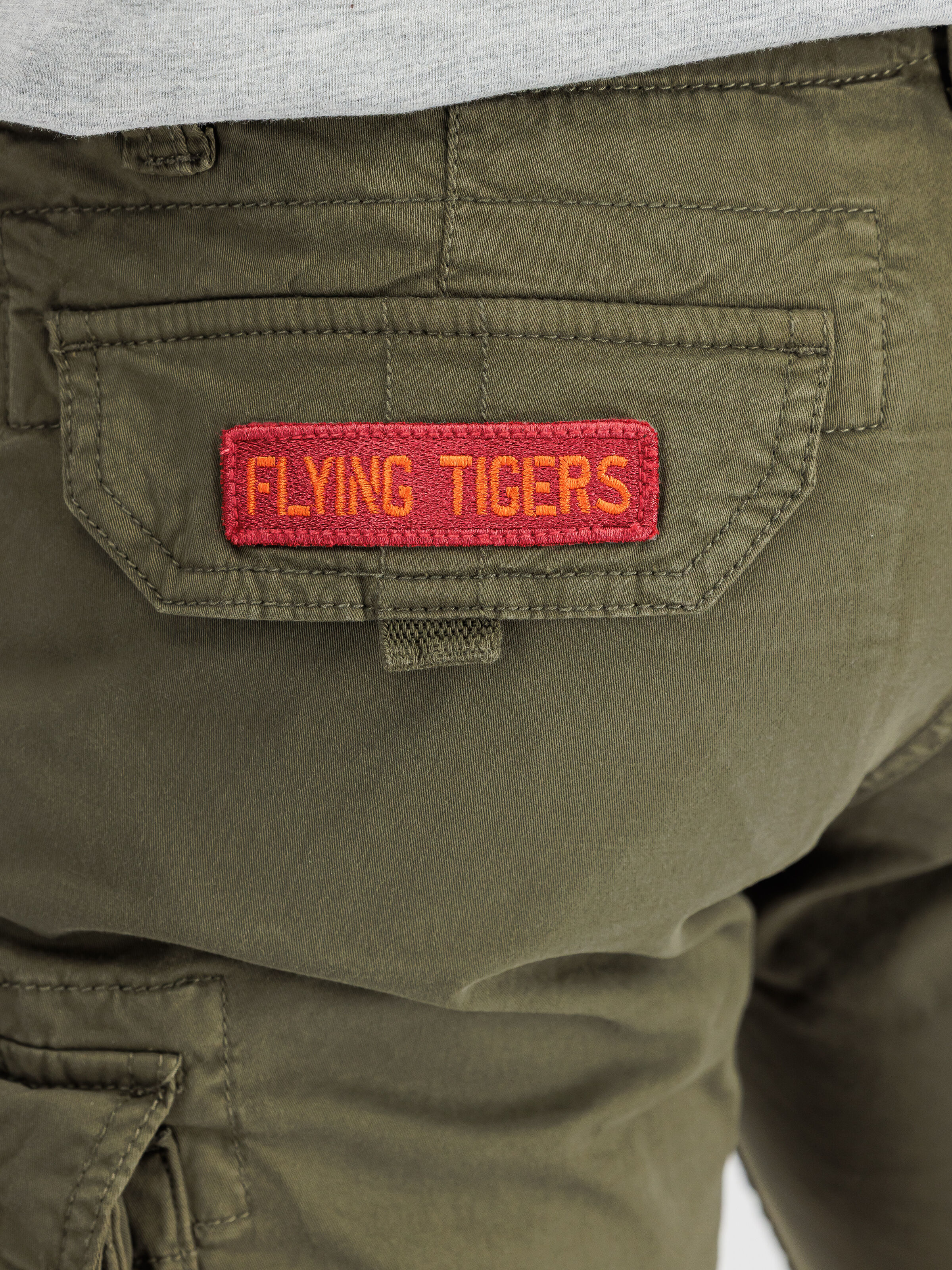 Crew Patch Short dark olive 186209_142_3_detail_00003_213805