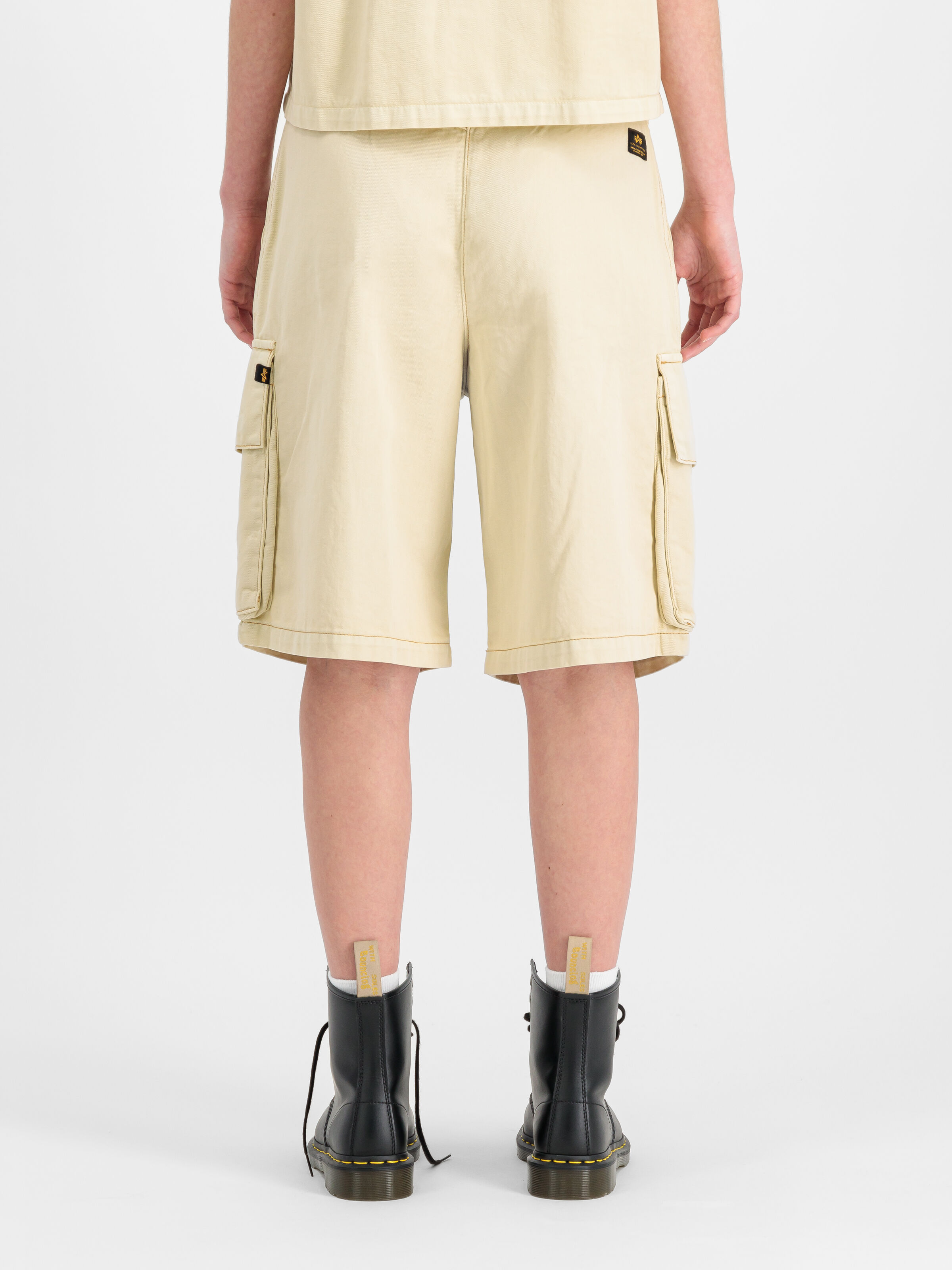 Sailor Cargo Short Women vintage white 156024_300_2_model_00005_144790