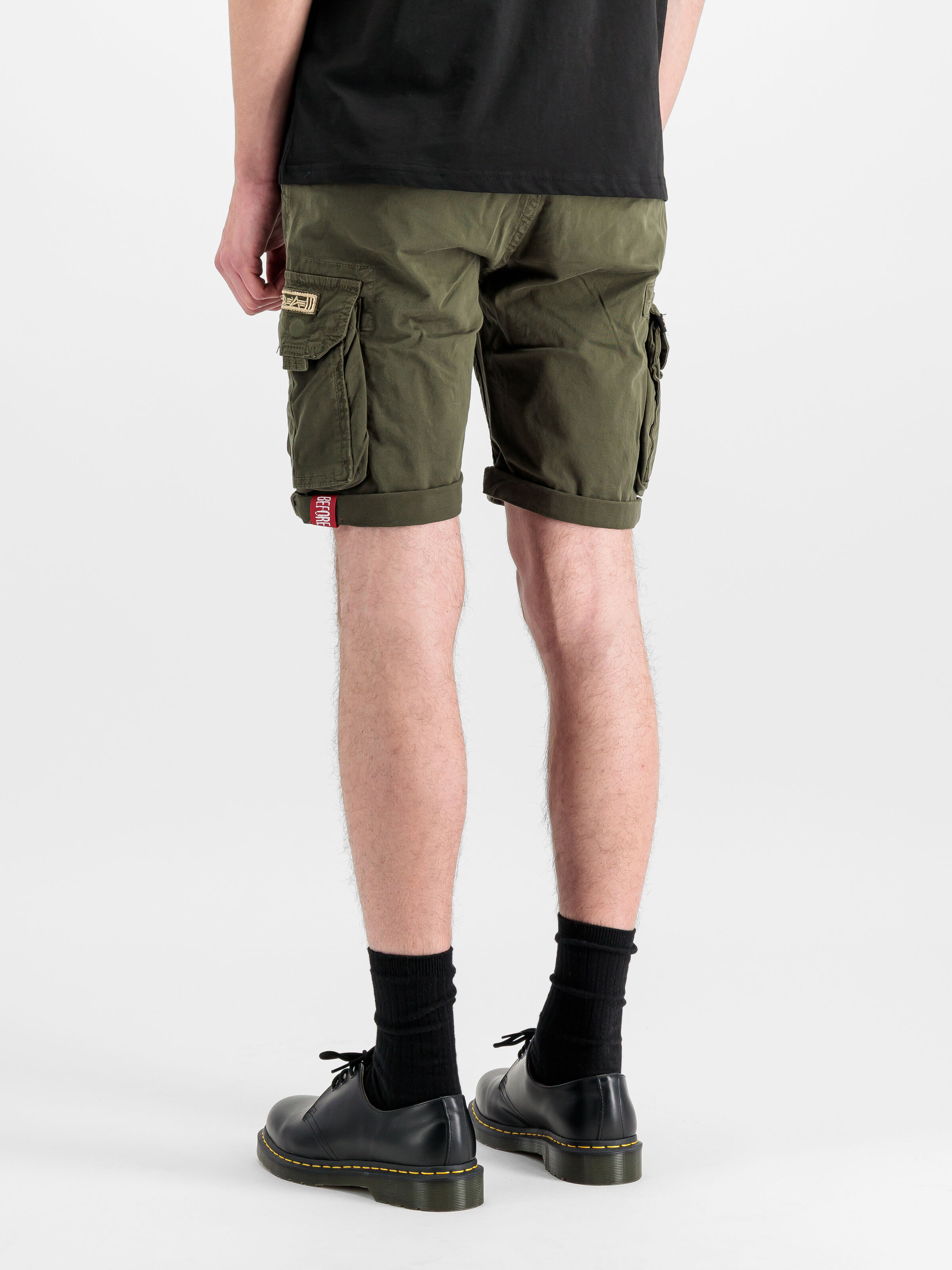 Crew Short dark olive 176203_142_2_model_00003_216201
