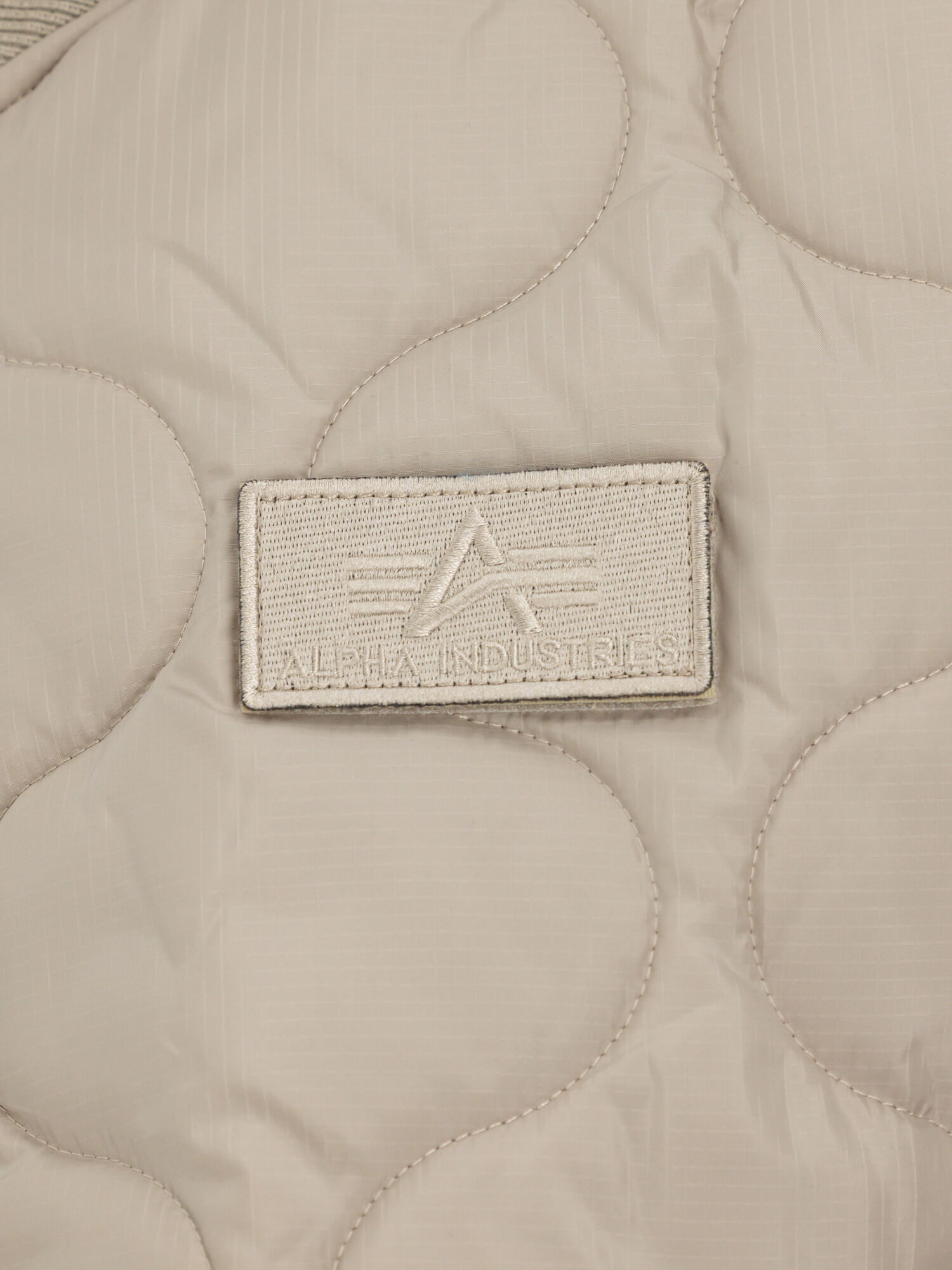 MA-1 ALS Bomber Jacket vintage sand 136135_679_alpha_industries_ma_1_als_011_123937