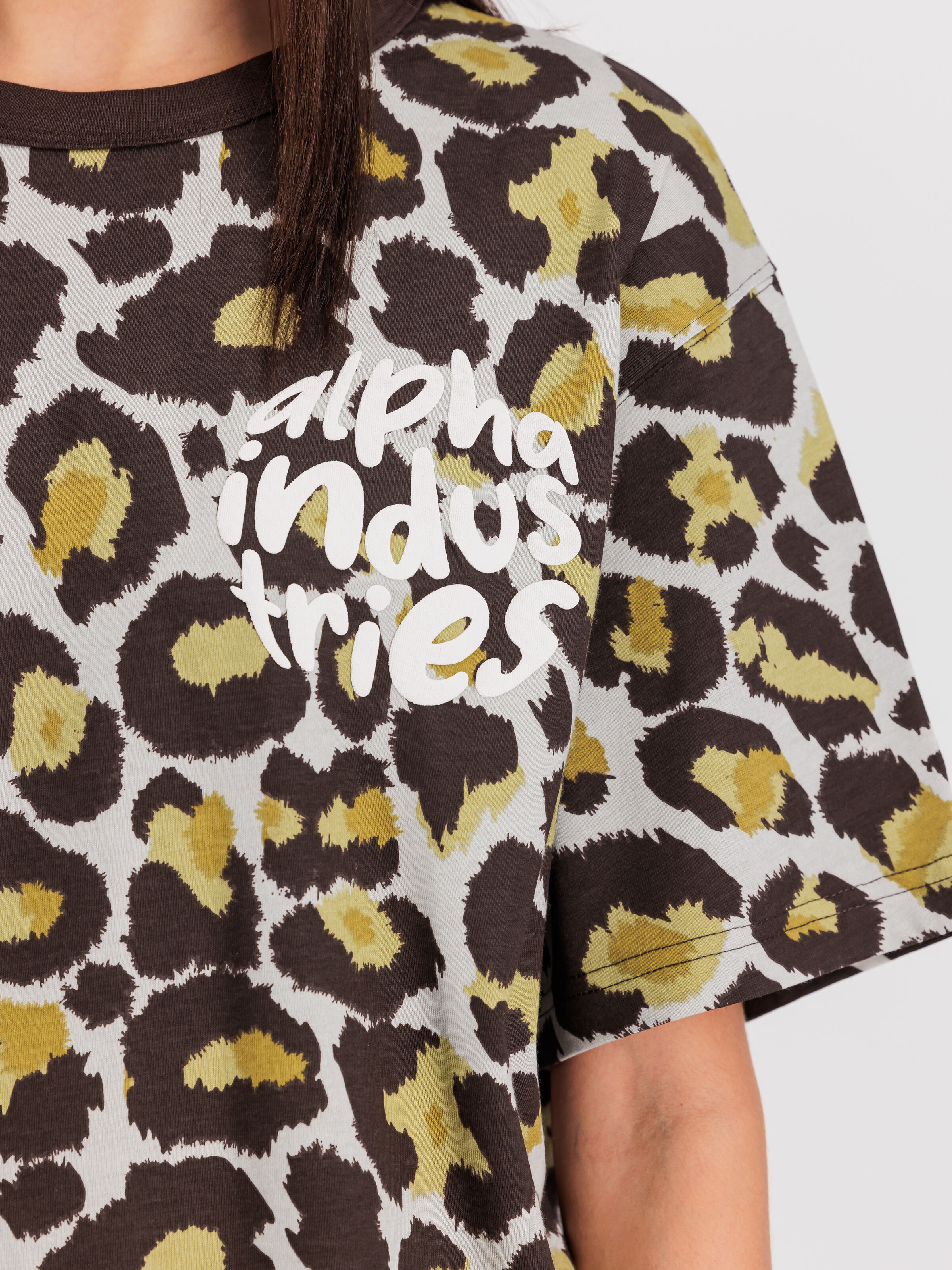 Logo Camo T-Shirt Women olive leo camo 148065C_732_3_detail_00001_103554