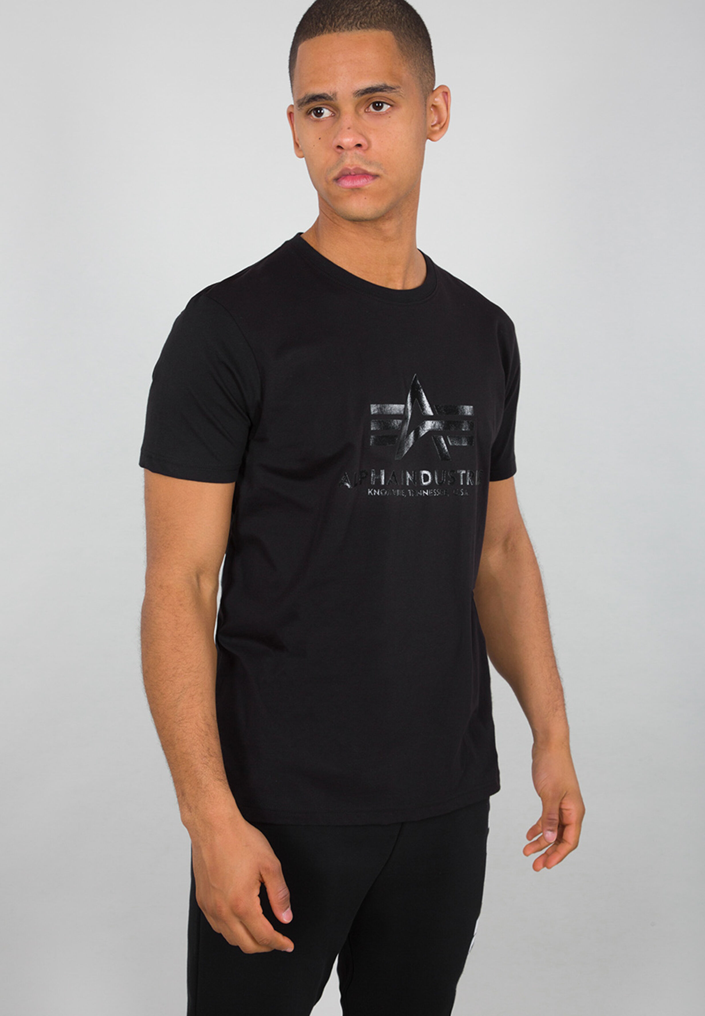 Vinyl Logo T-Shirt black 126504_03_alpha_industries_vinyl_logo_t_tee_001_123152.jpg