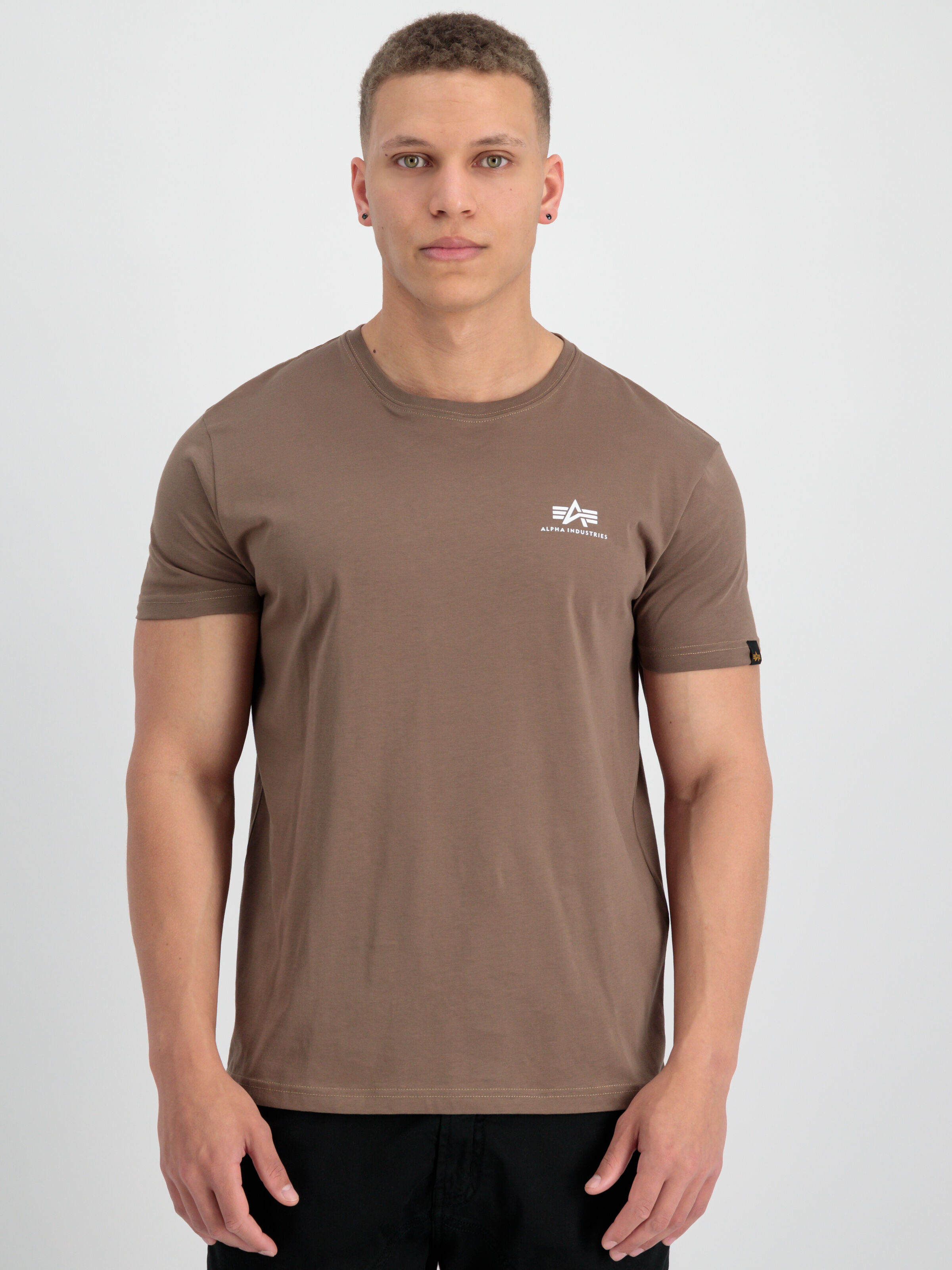Basic Small Logo T-Shirt taupe 188505_183_alpha_industries_basic_t_small_logo_00001_182604