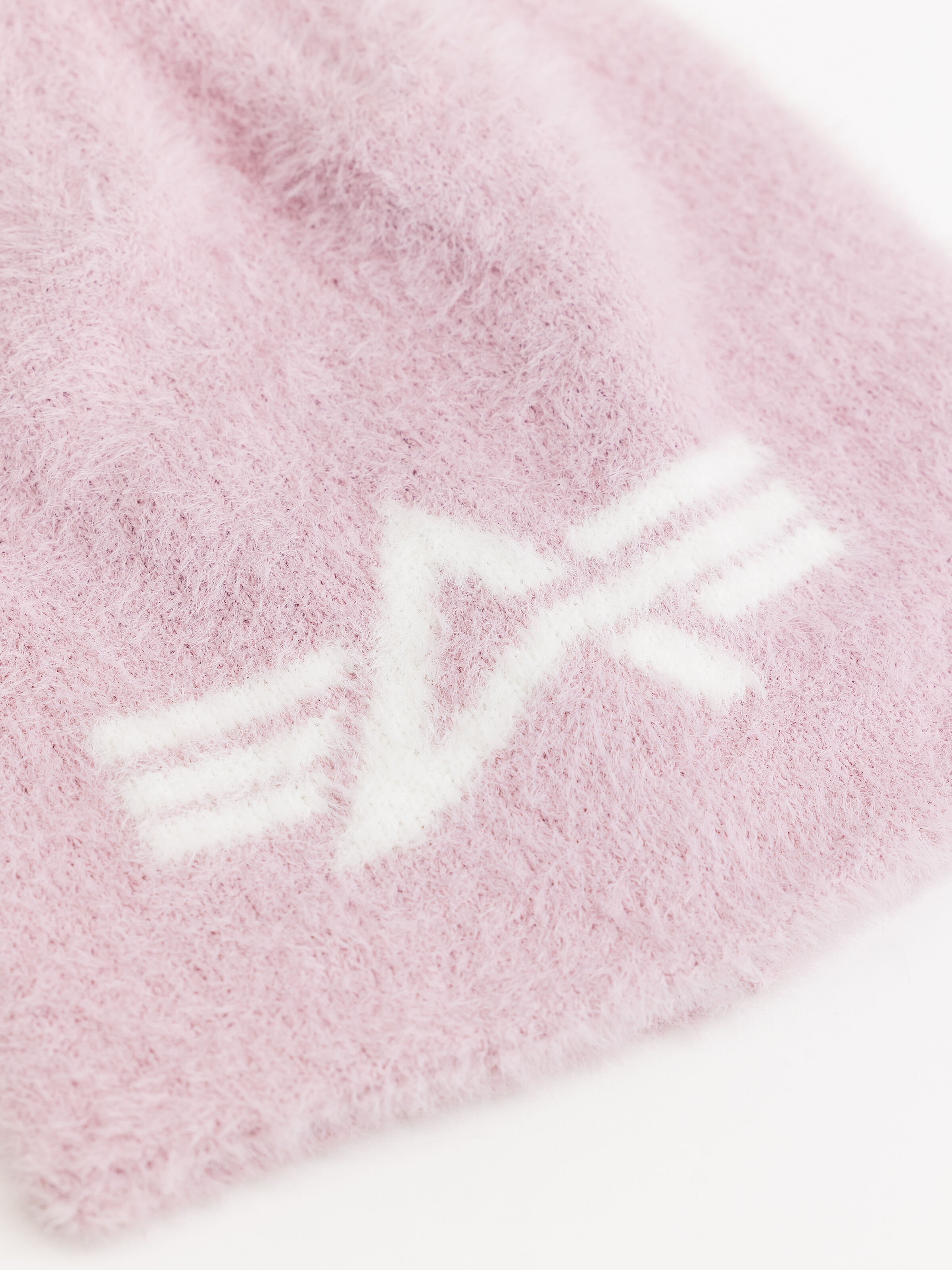 Fluffy Beanie pale lilac 268903_061_3_detail_00001_230505