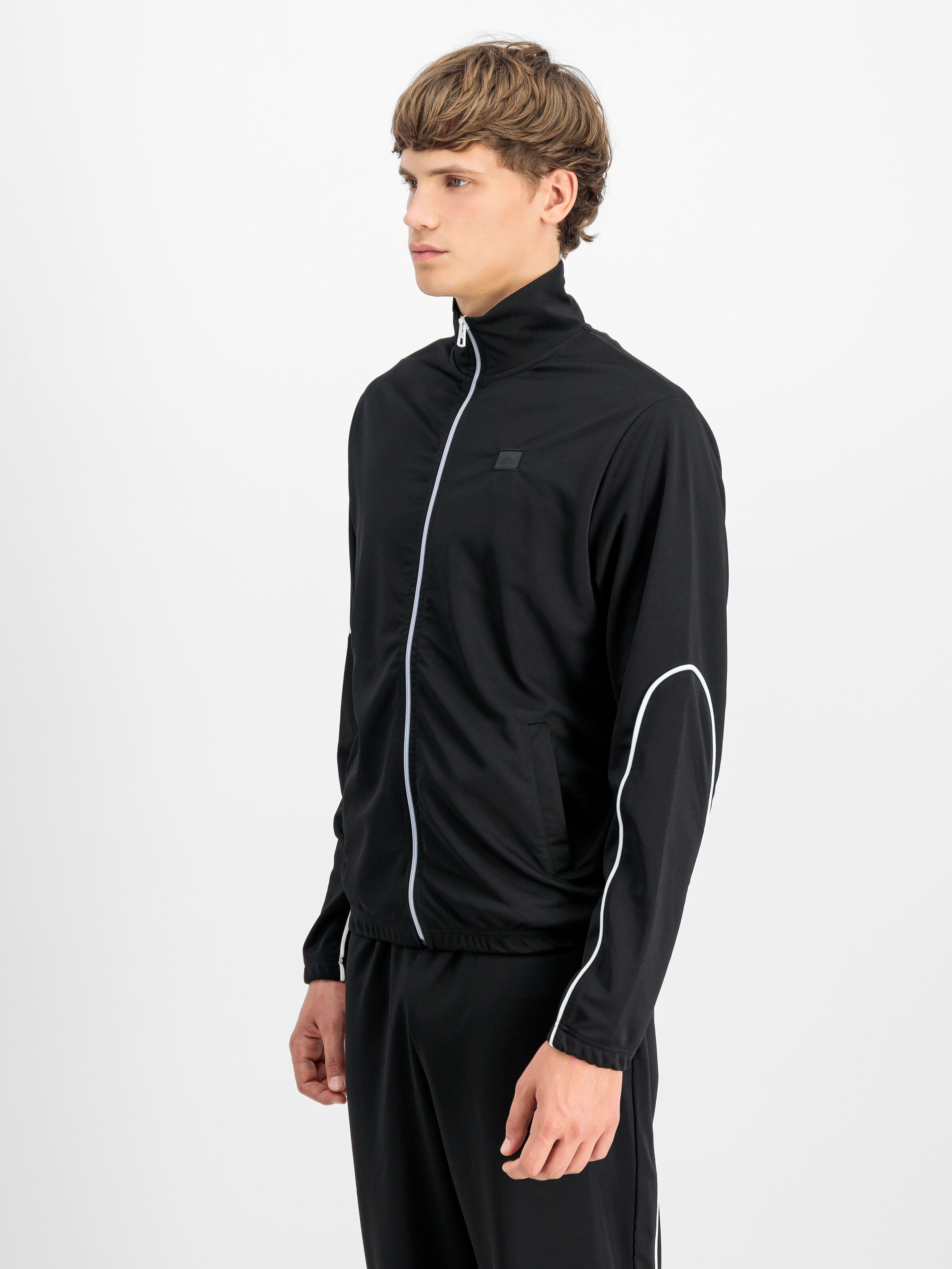 Essential Track Jacket black 148344_03_2_model_00003_108010