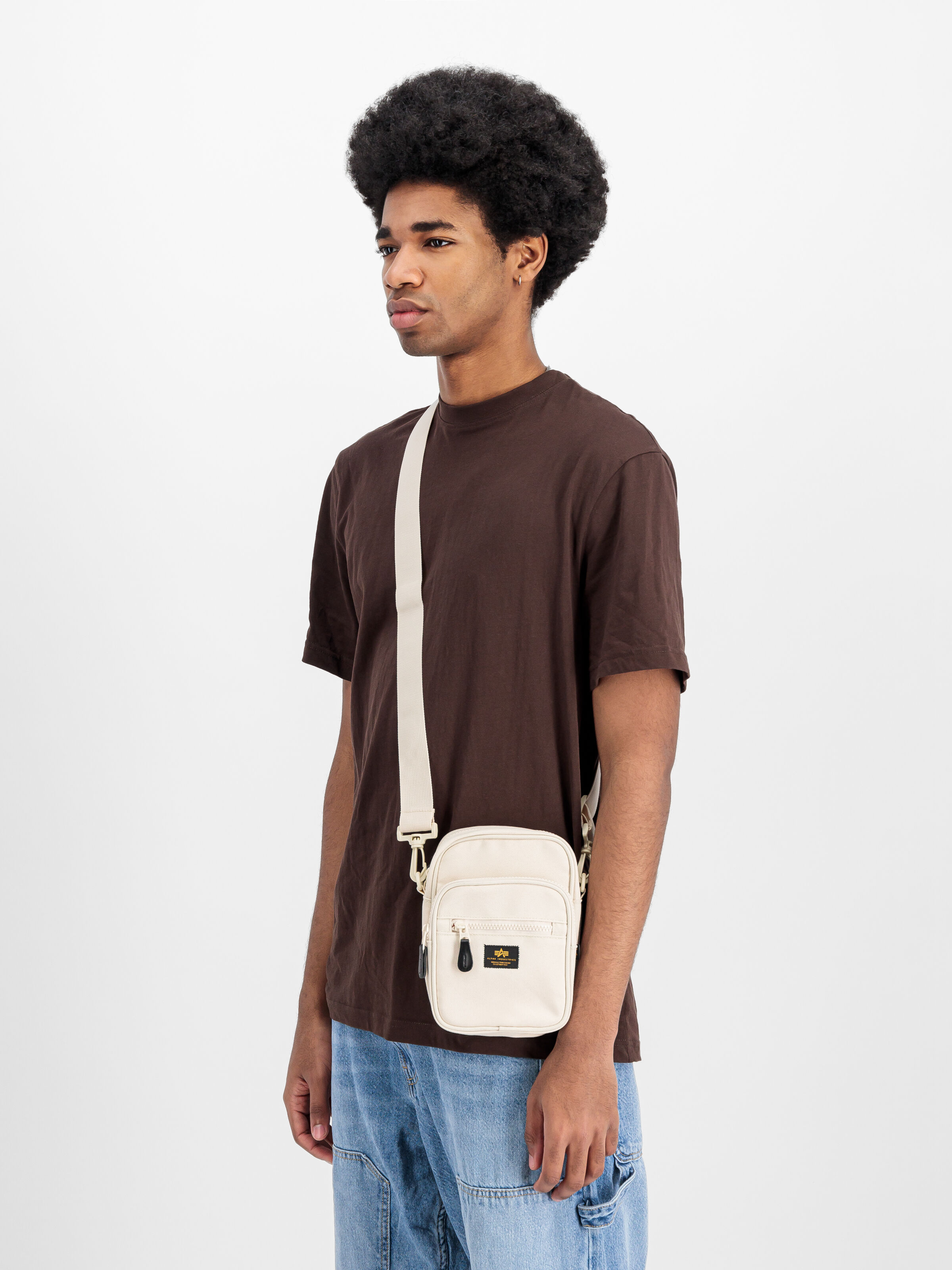 Label Messenger Small Bag vintage white 156941_300_2_model_00001_141406