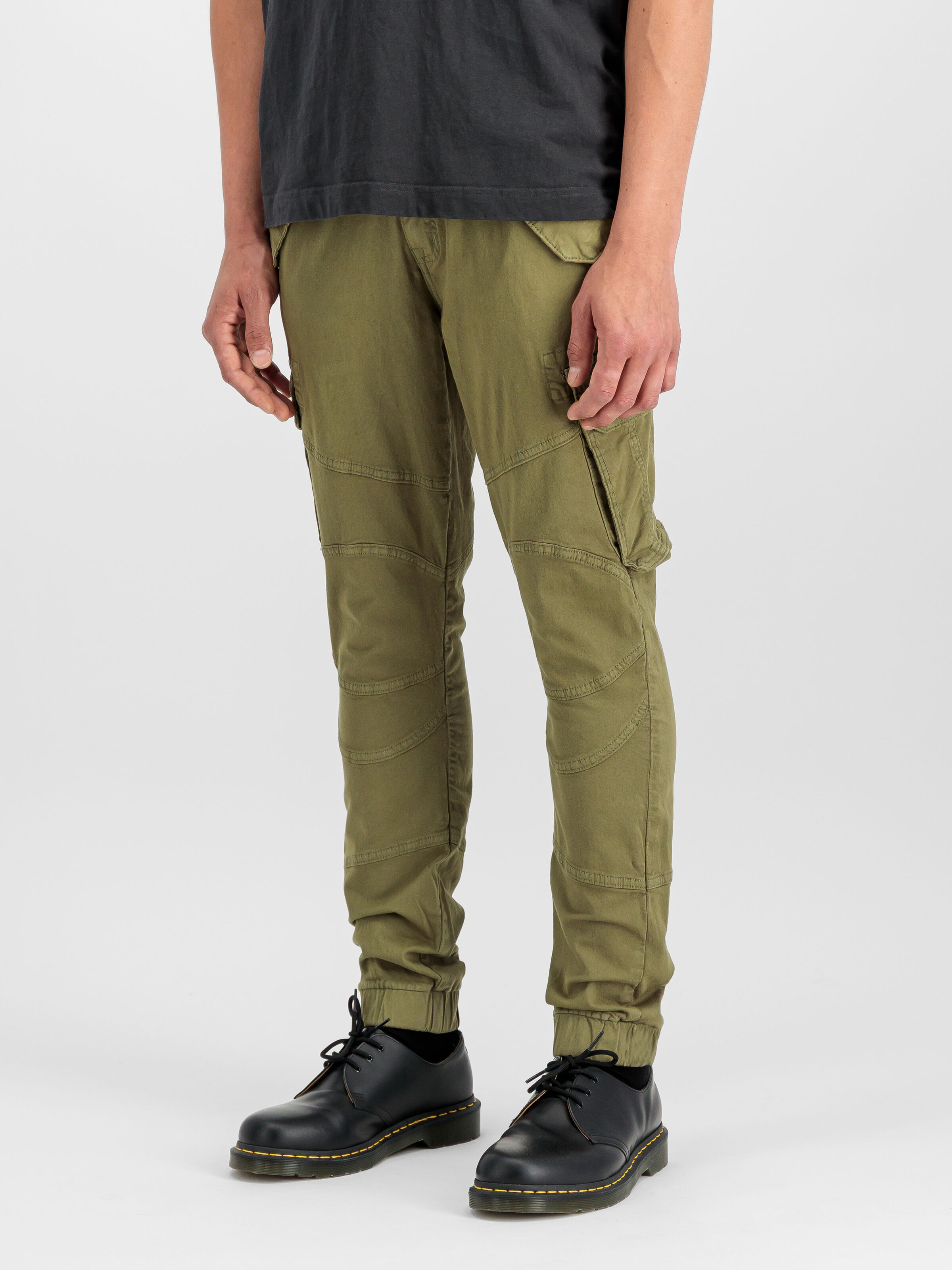 Combat Pant olive 126215_11_2_model_00002_217831.jpg