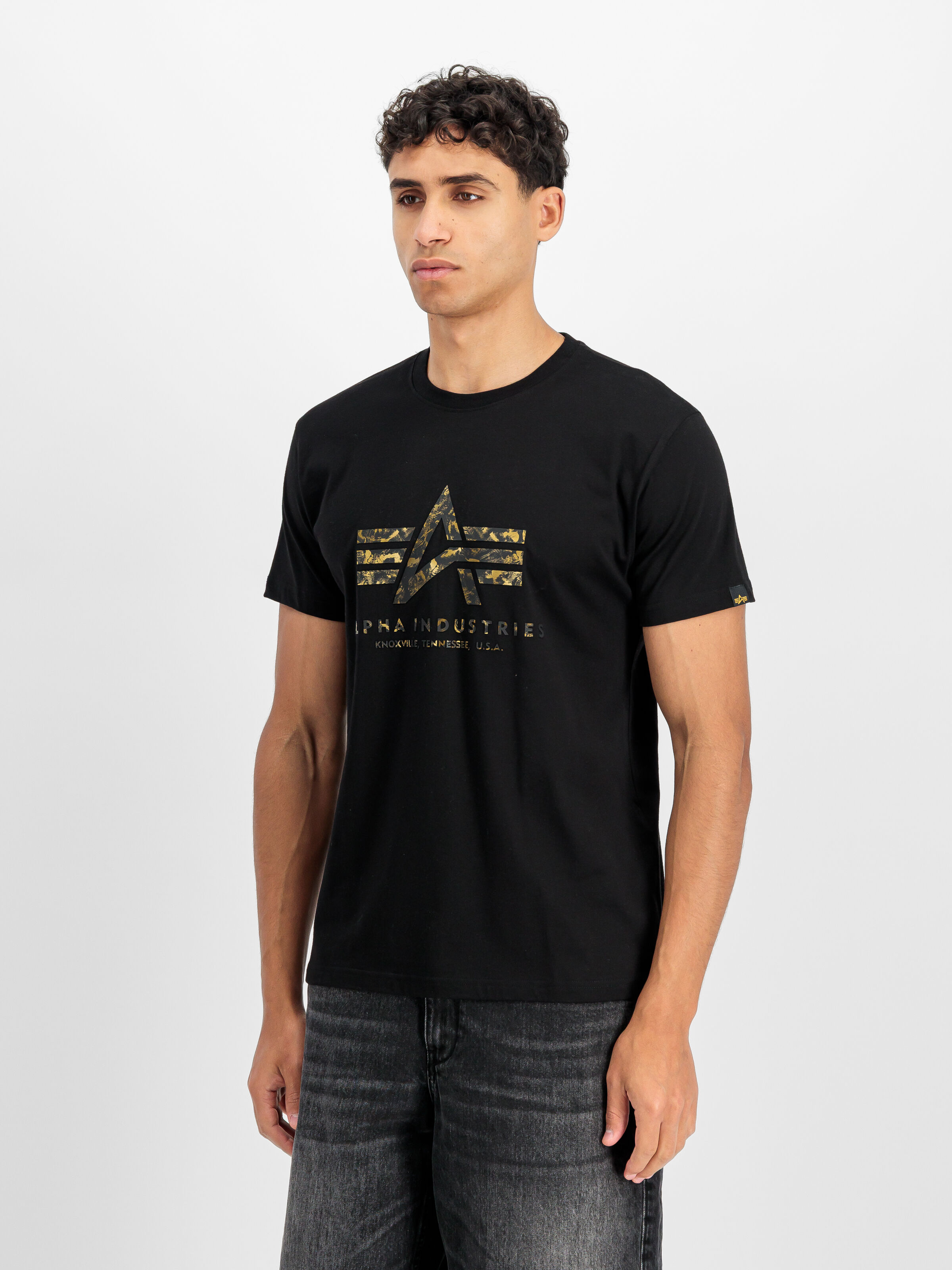 Basic Big Logo Effect Print T-Shirt black 100501EP_03_2_model_00002_197268