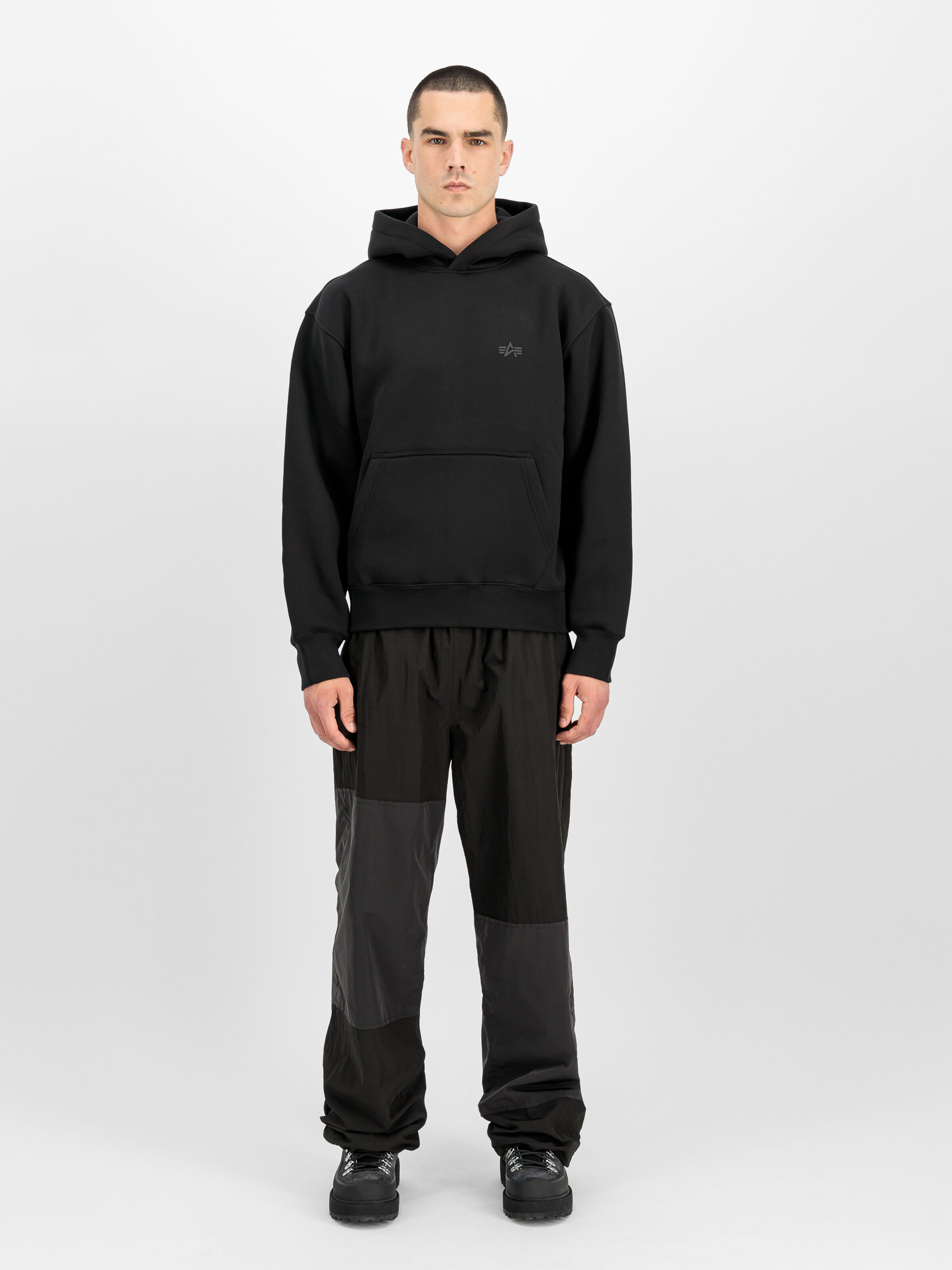 Base UV Hoodie black 768007_03_2_model_00001_245621