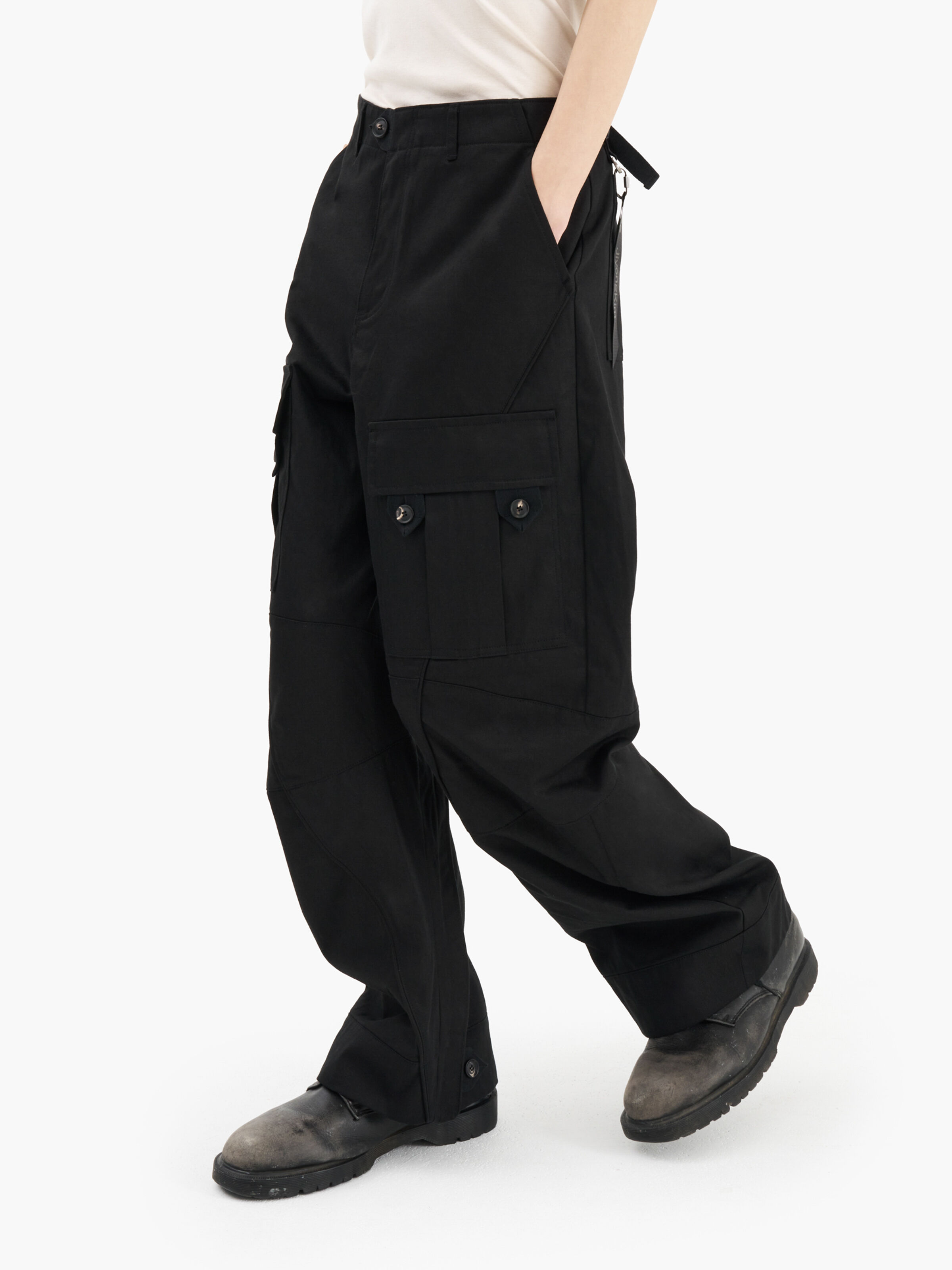 ALPHA X JIYOUNG KIM CURVED MULTI-POCKET TROUSERS black 156270_03_2_model_00003_157217