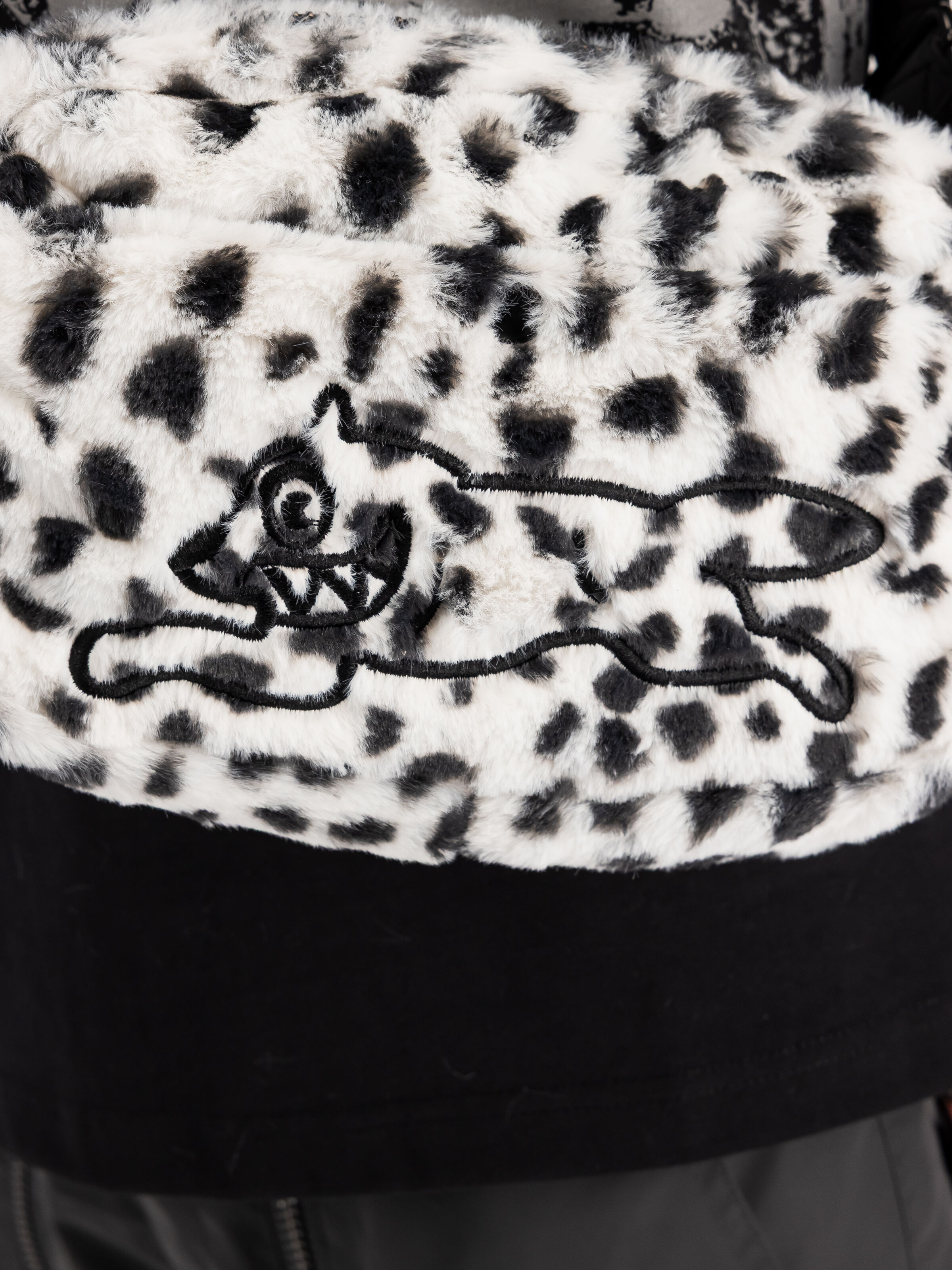 ALPHA x ICE CREAM Faux Fur Messengar Bag black/white 268970_95_3_detail_00001_244867