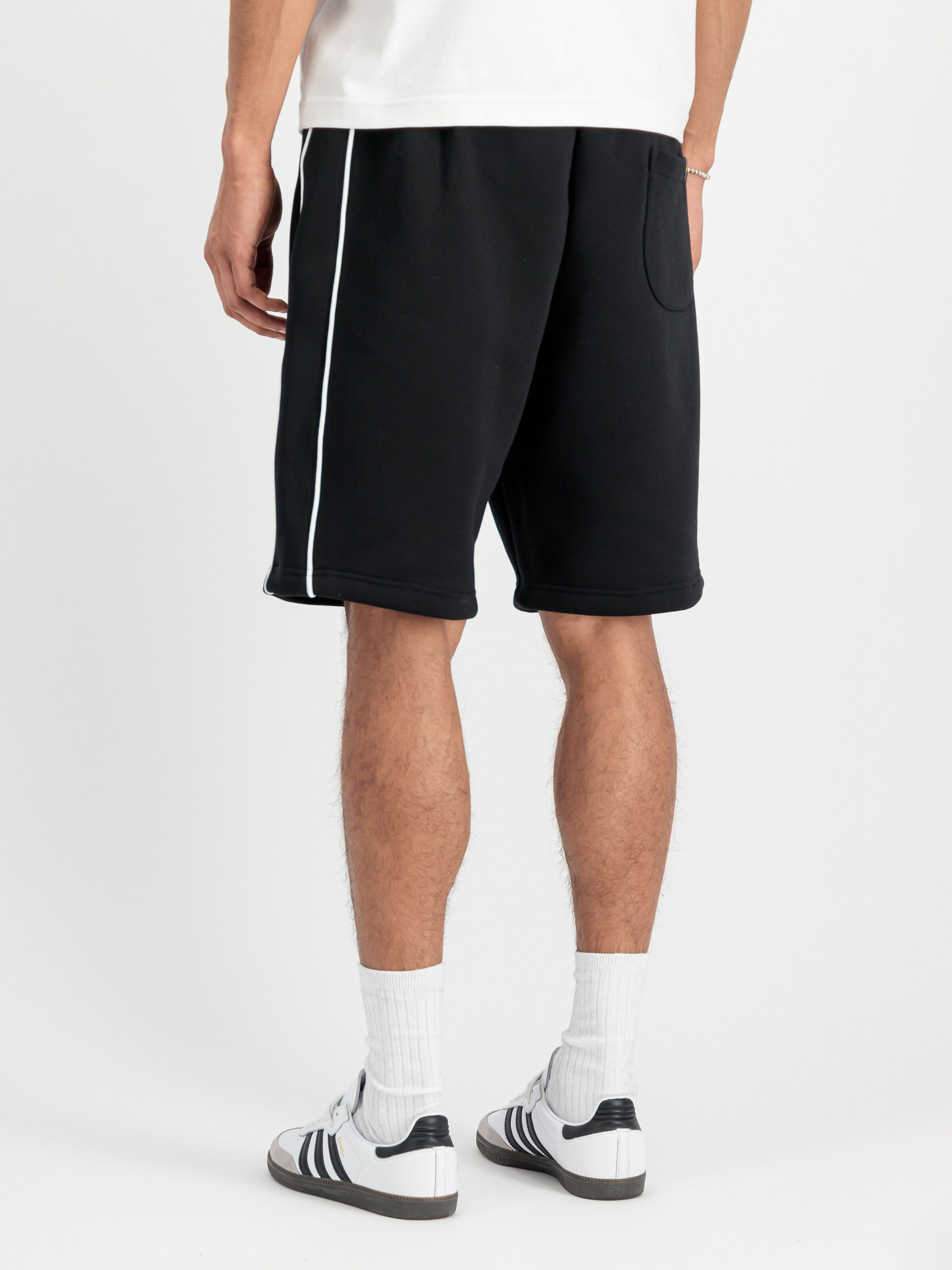Alpha Studio Rubber Logo Short black 156381_03_2_model_00003_152349