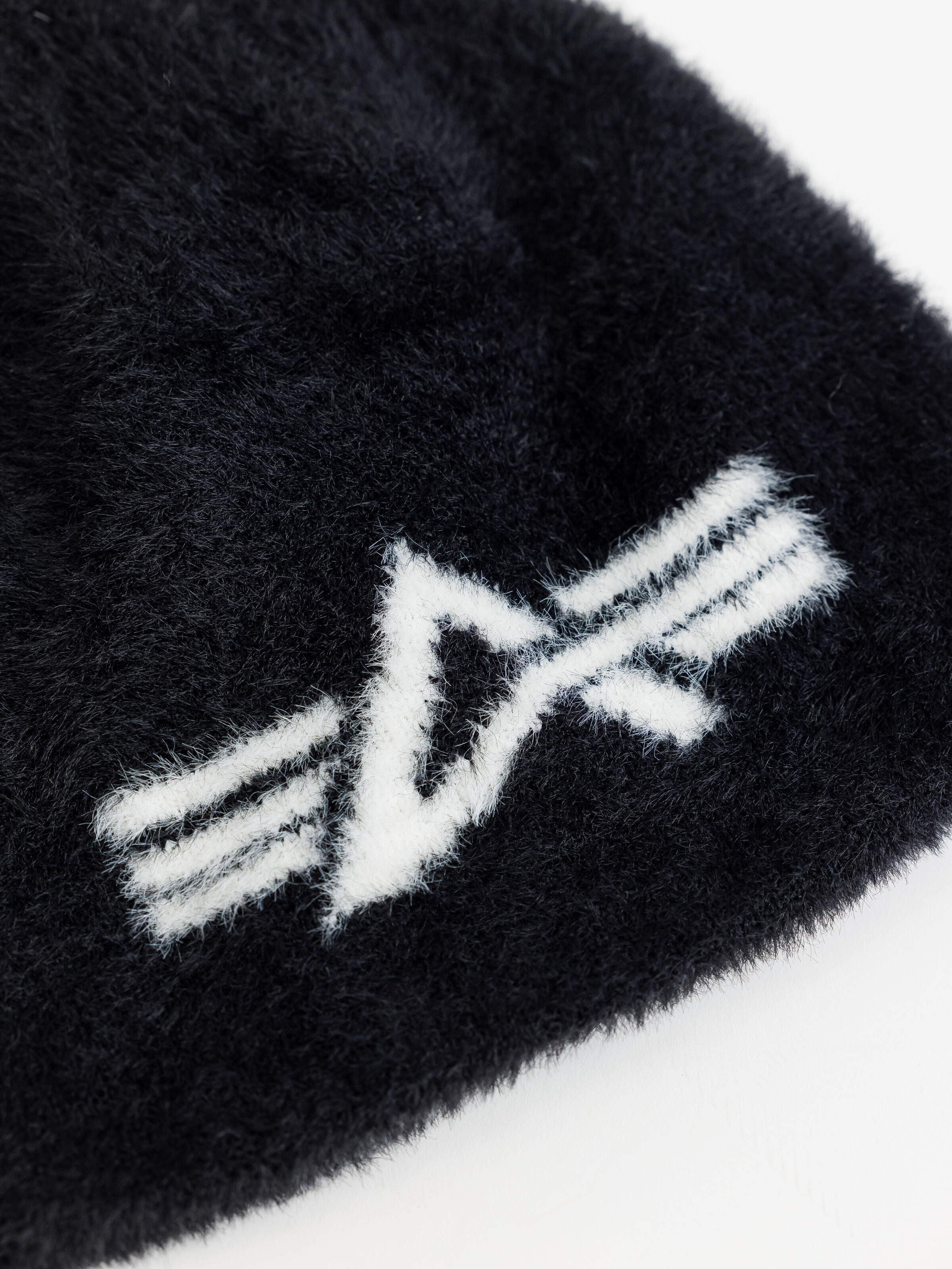 Fluffy Beanie black 268903_03_3_detail_00001_231801