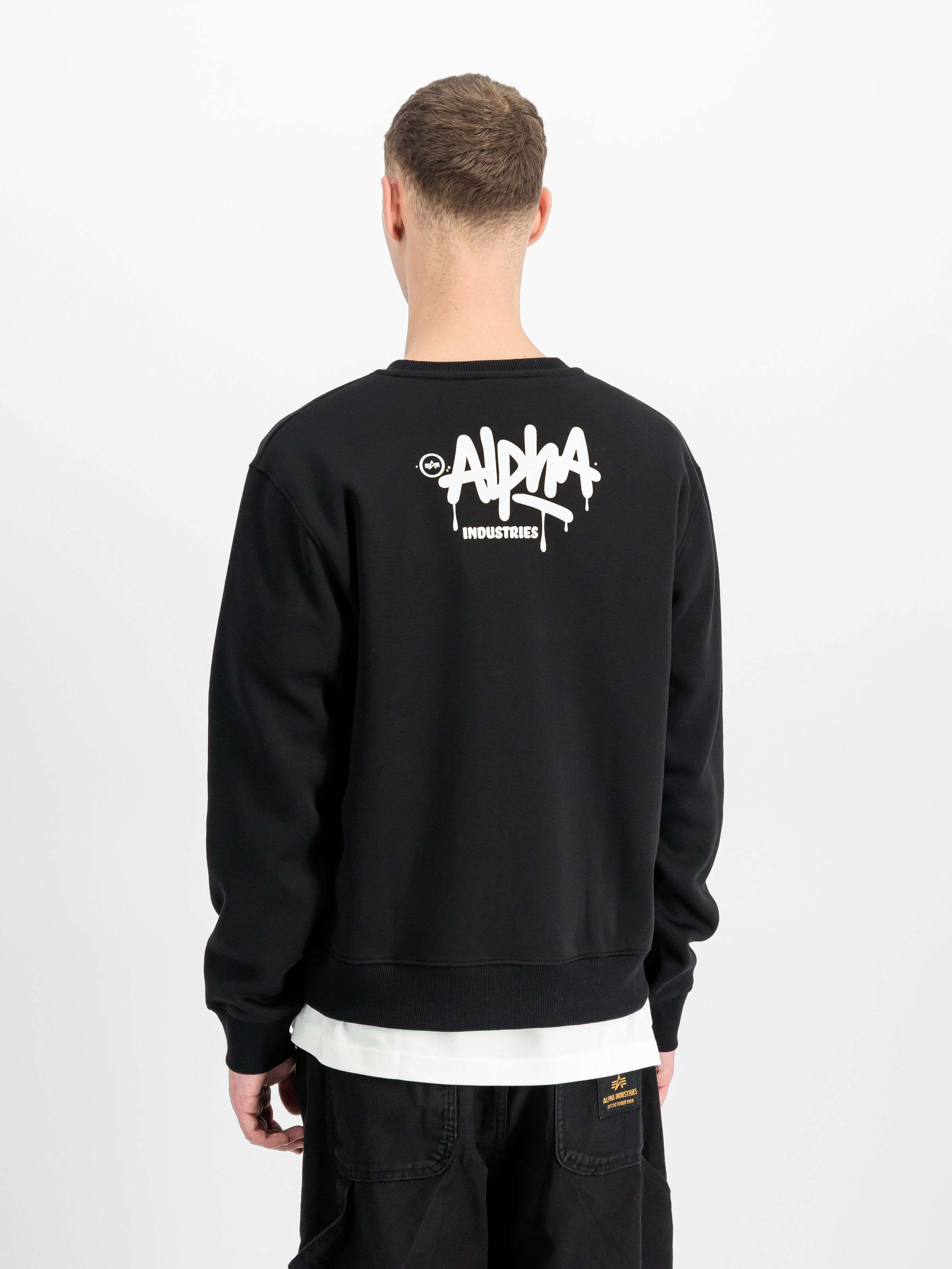 Alpha Signature Sweatshirt black 266308_03_2_model_00003_220028