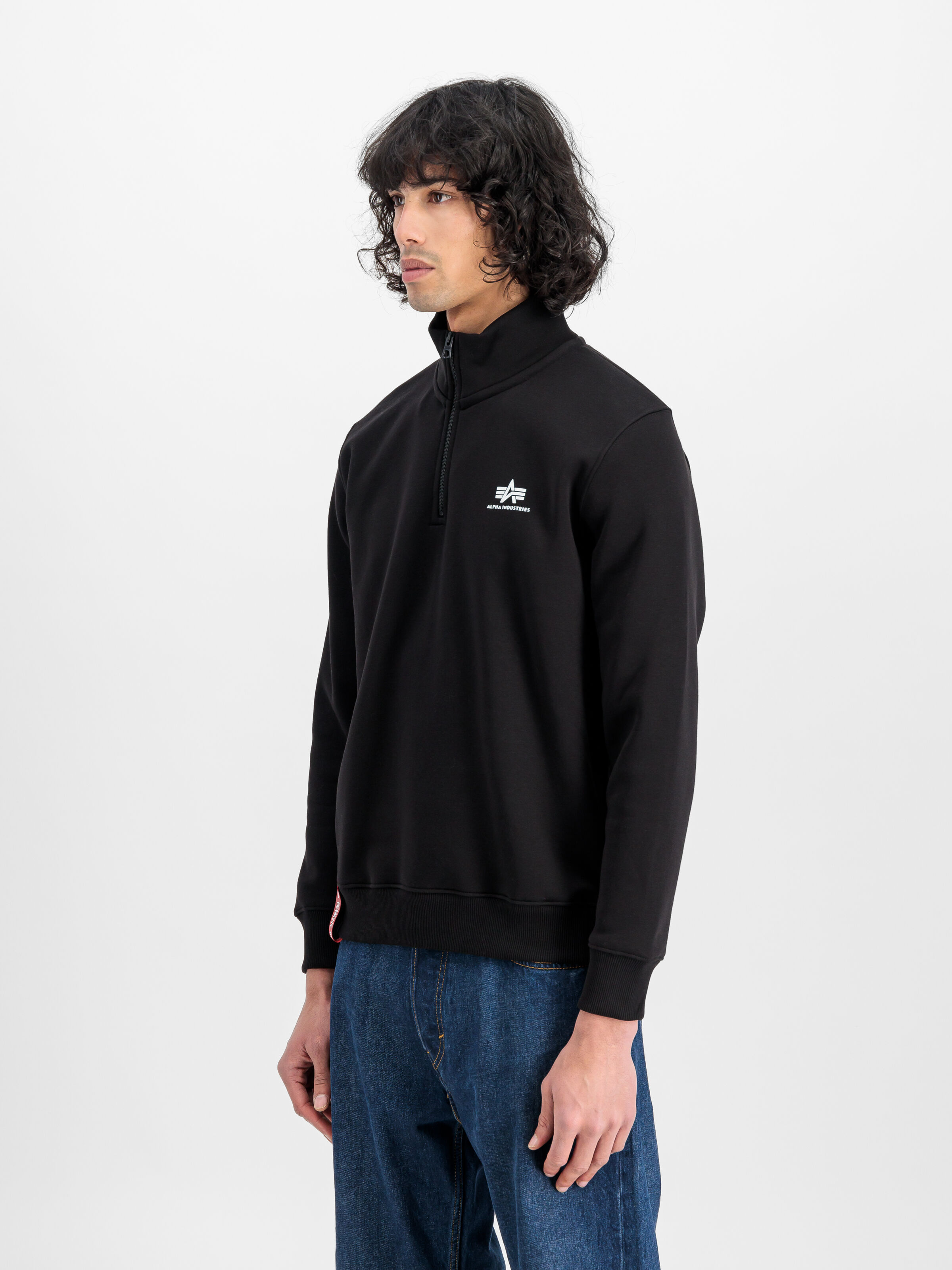 Half Zip Small Logo Sweatshirt black 108308_03_2_model_00003_128281
