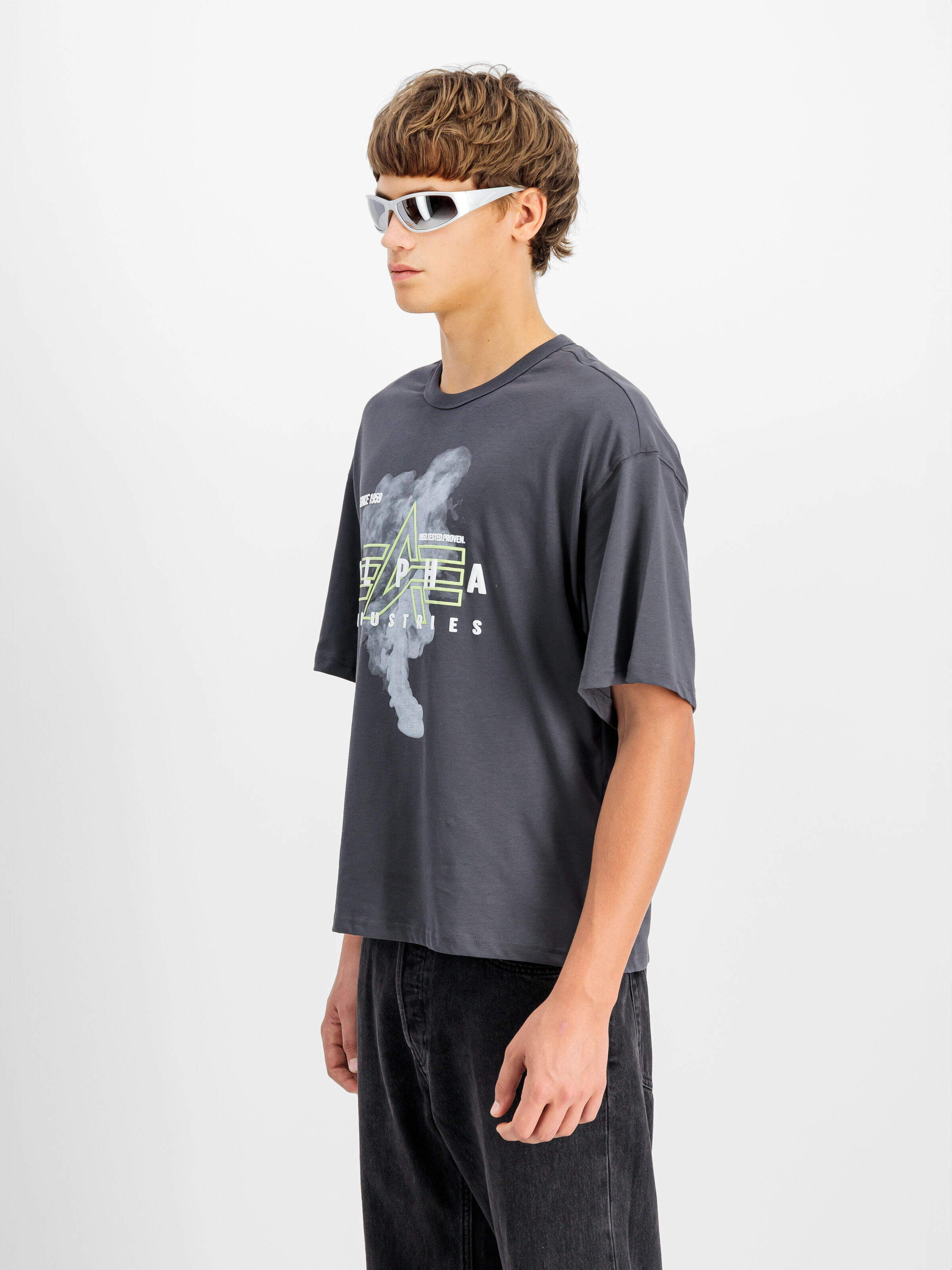 Smoke Logo T-Shirt vintage grey 148508_684_2_model_00003_107326