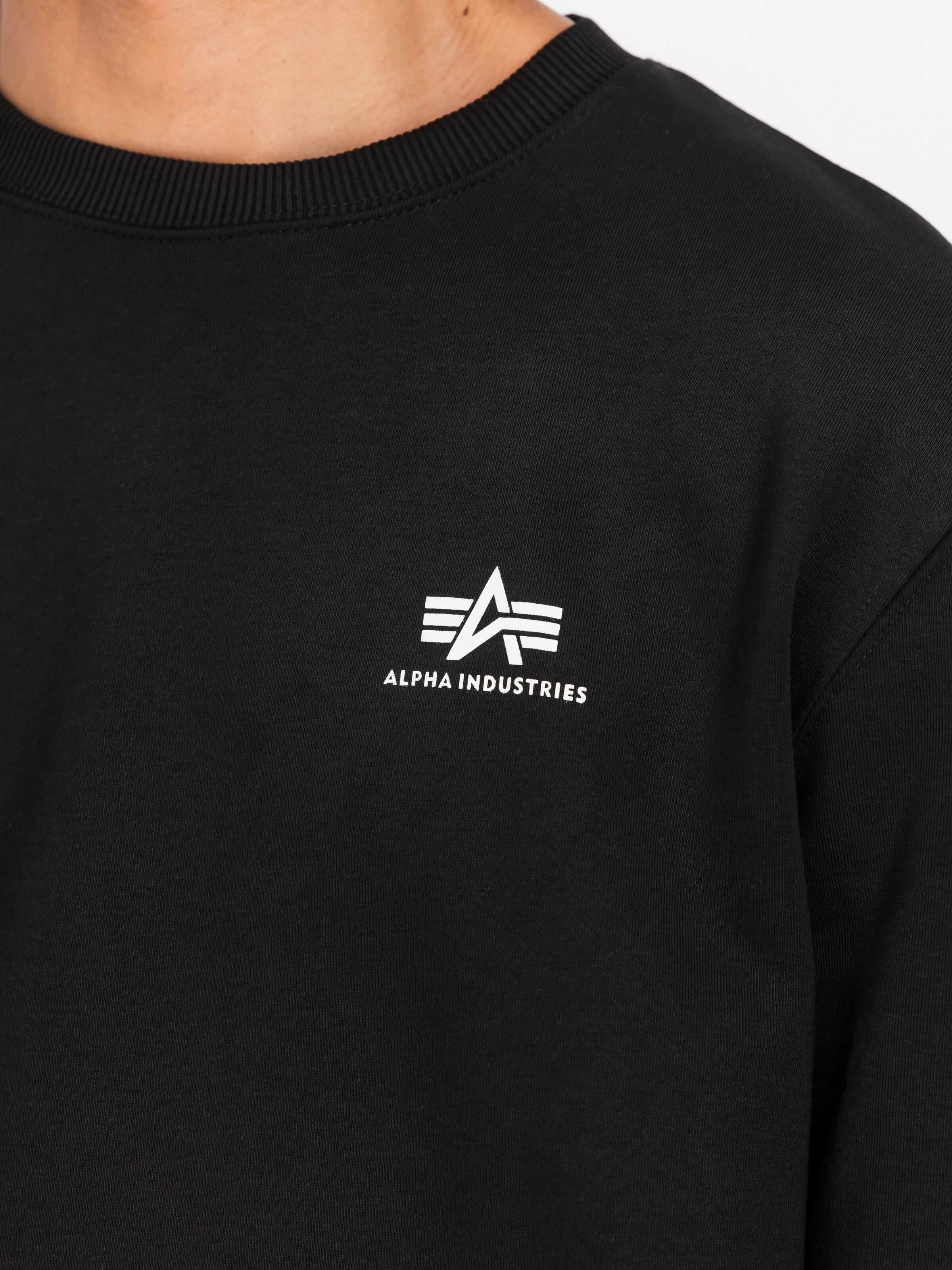 Basic Small Logo Sweatshirt black 188307_03_3_detail_00001_127865