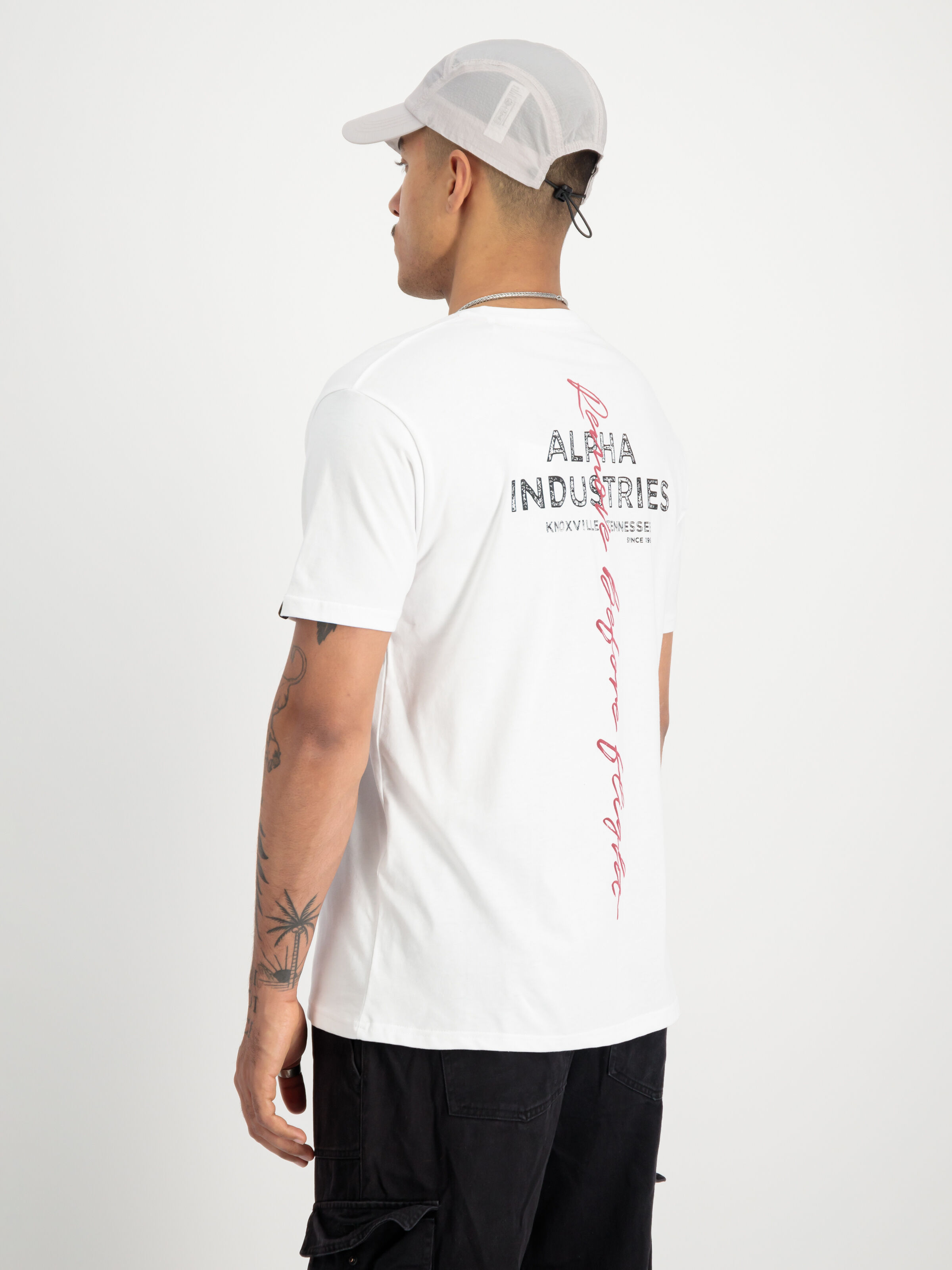 Signature Backprint T-Shirt white 148516_09_2_model_00004_98173