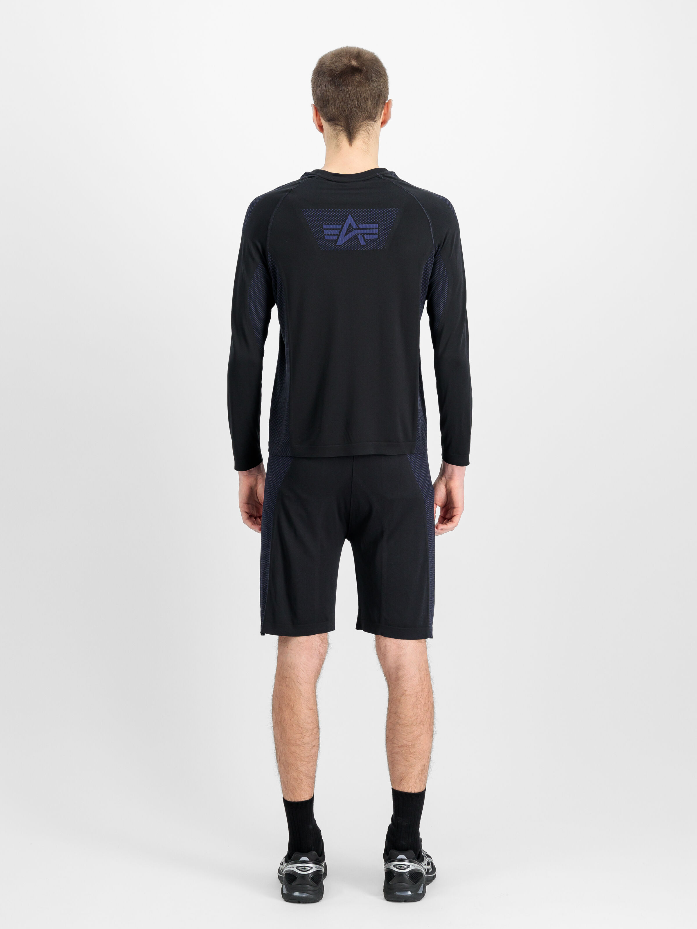 Seamless Longsleeve black 756580_03_2_model_00002_155083