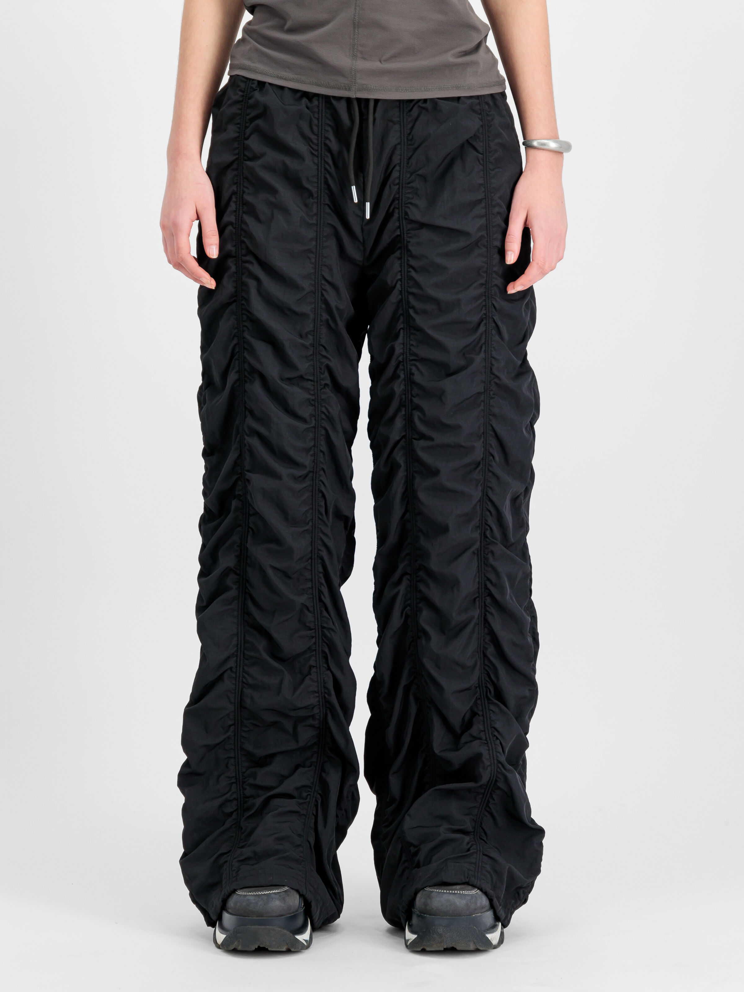 Parachute Pant Women black 156022_03_2_model_00003_142713
