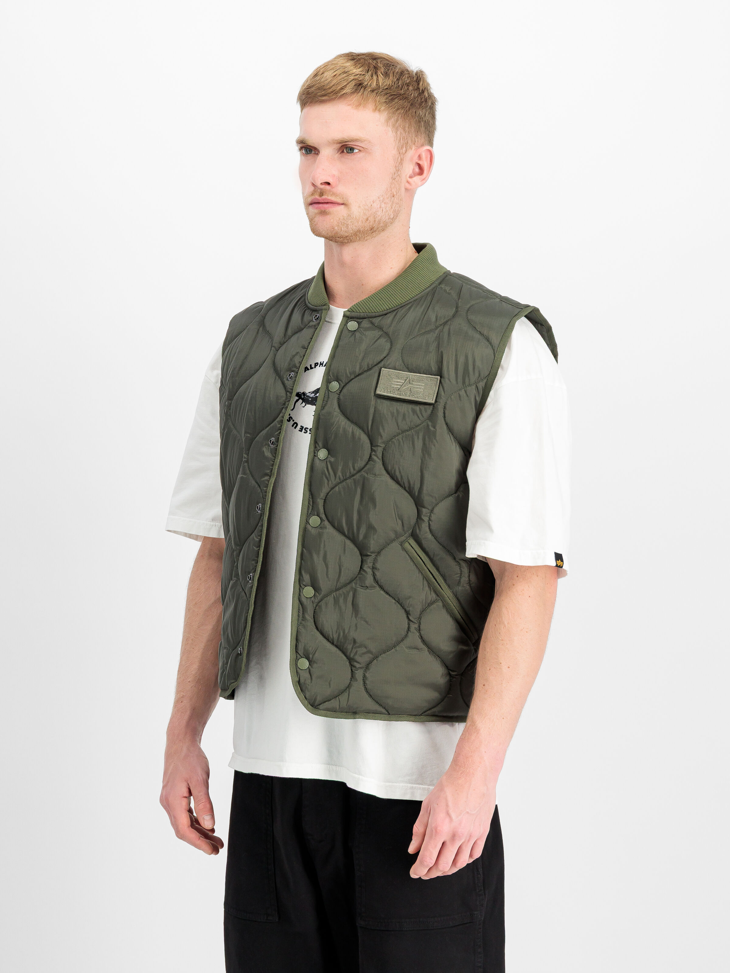 Q-1 Vest dark olive 266107_142_2_model_00002_213235