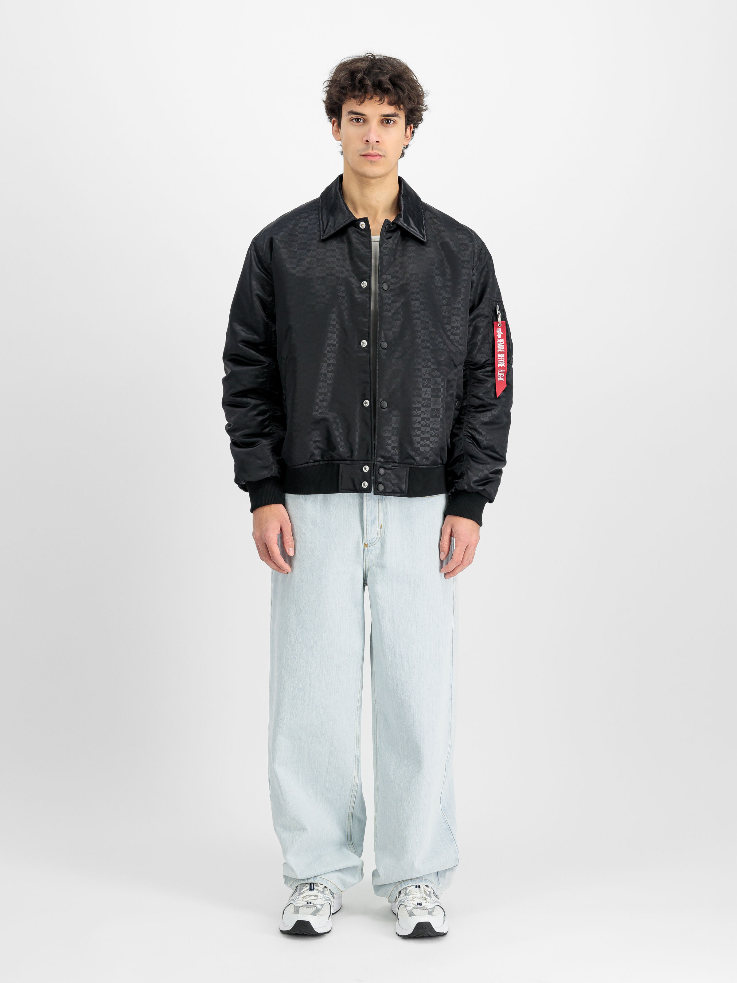 Coach Logo Bomber Jacket black 156145_03_2_model_00001_142337