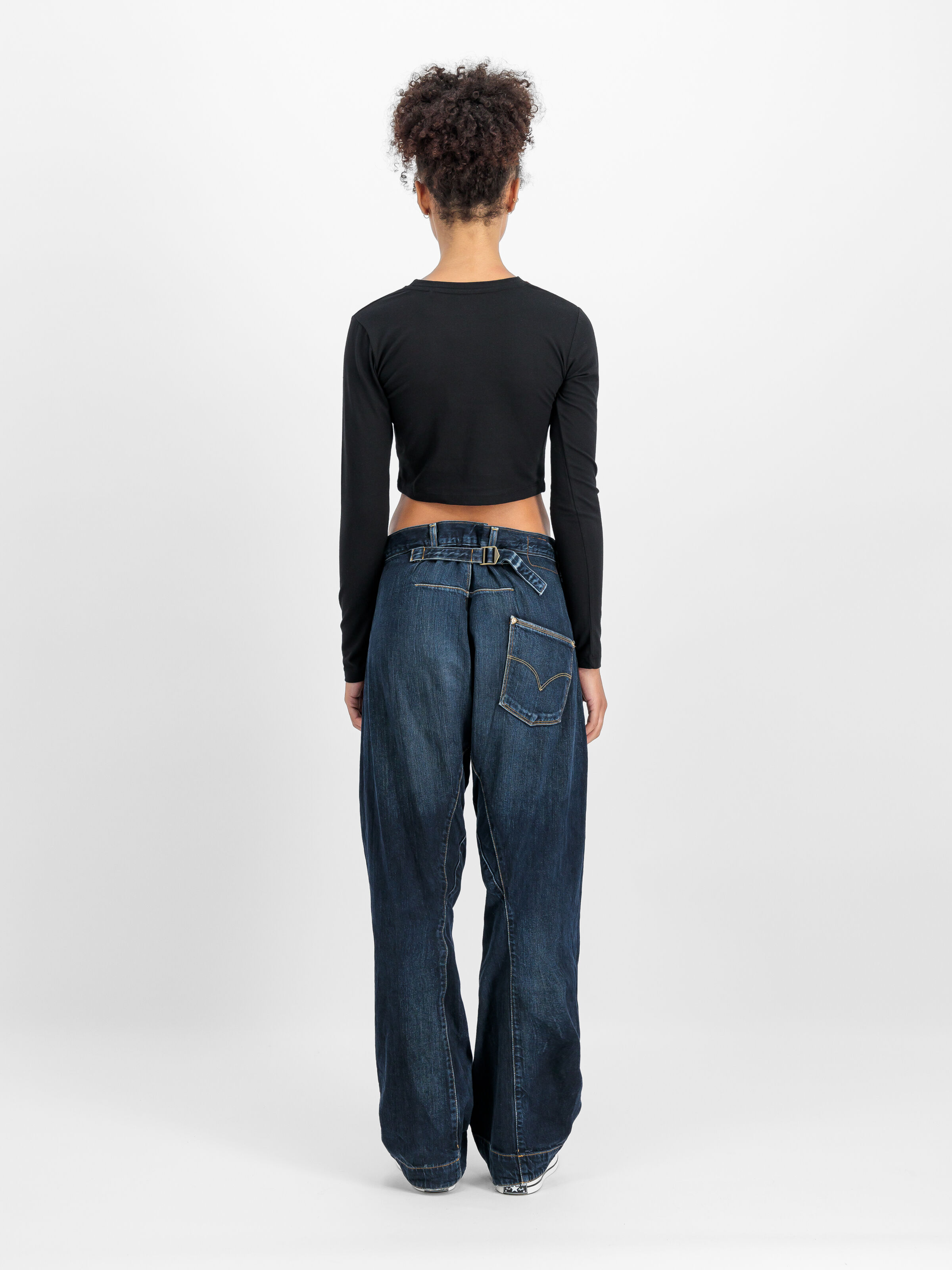 Basic Cropped Longsleeve Women black 116076_03_2_model_00002_110329