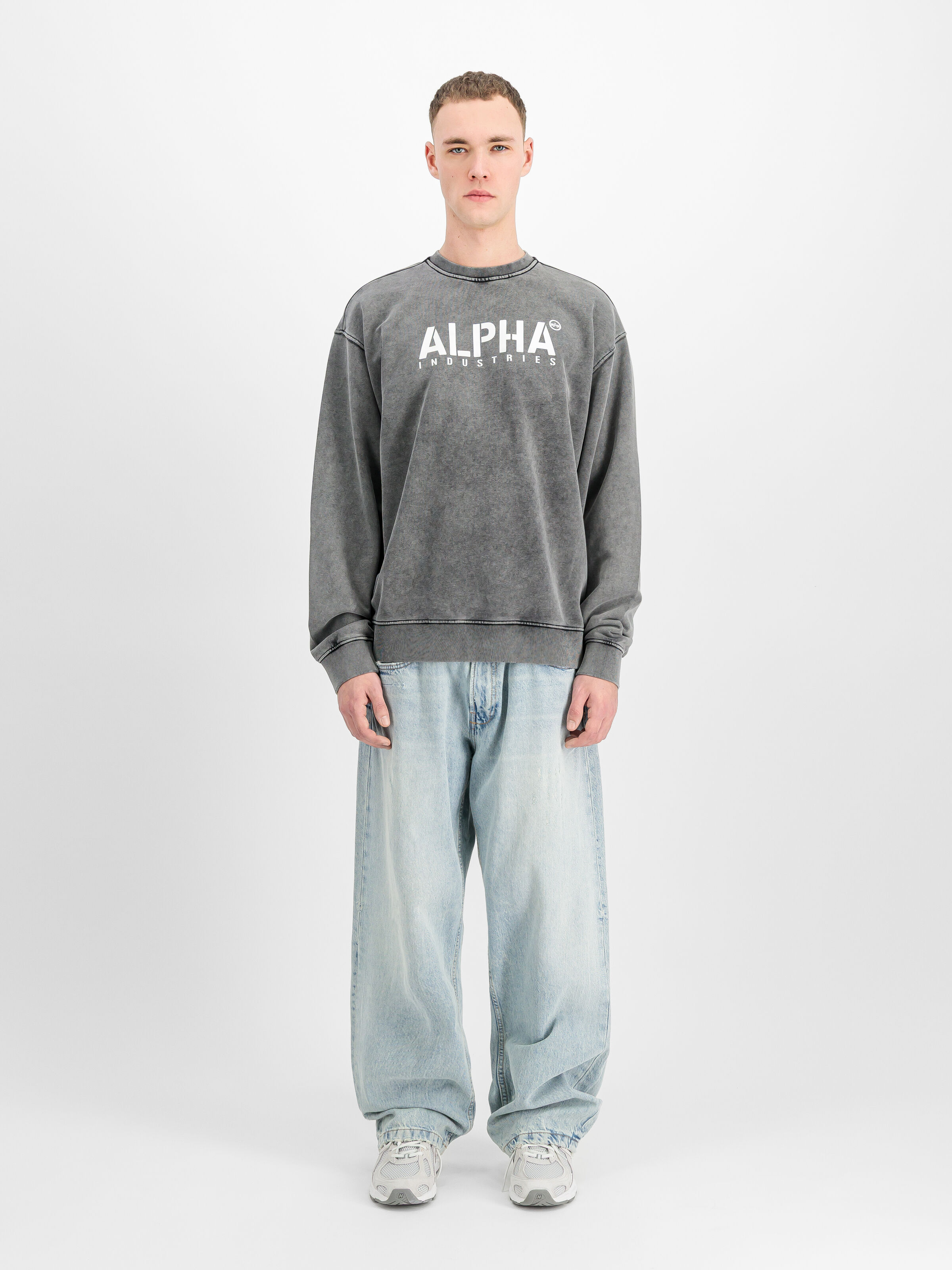 Alpha Stencil Sweatshirt black 266309_03_2_model_00001_220140