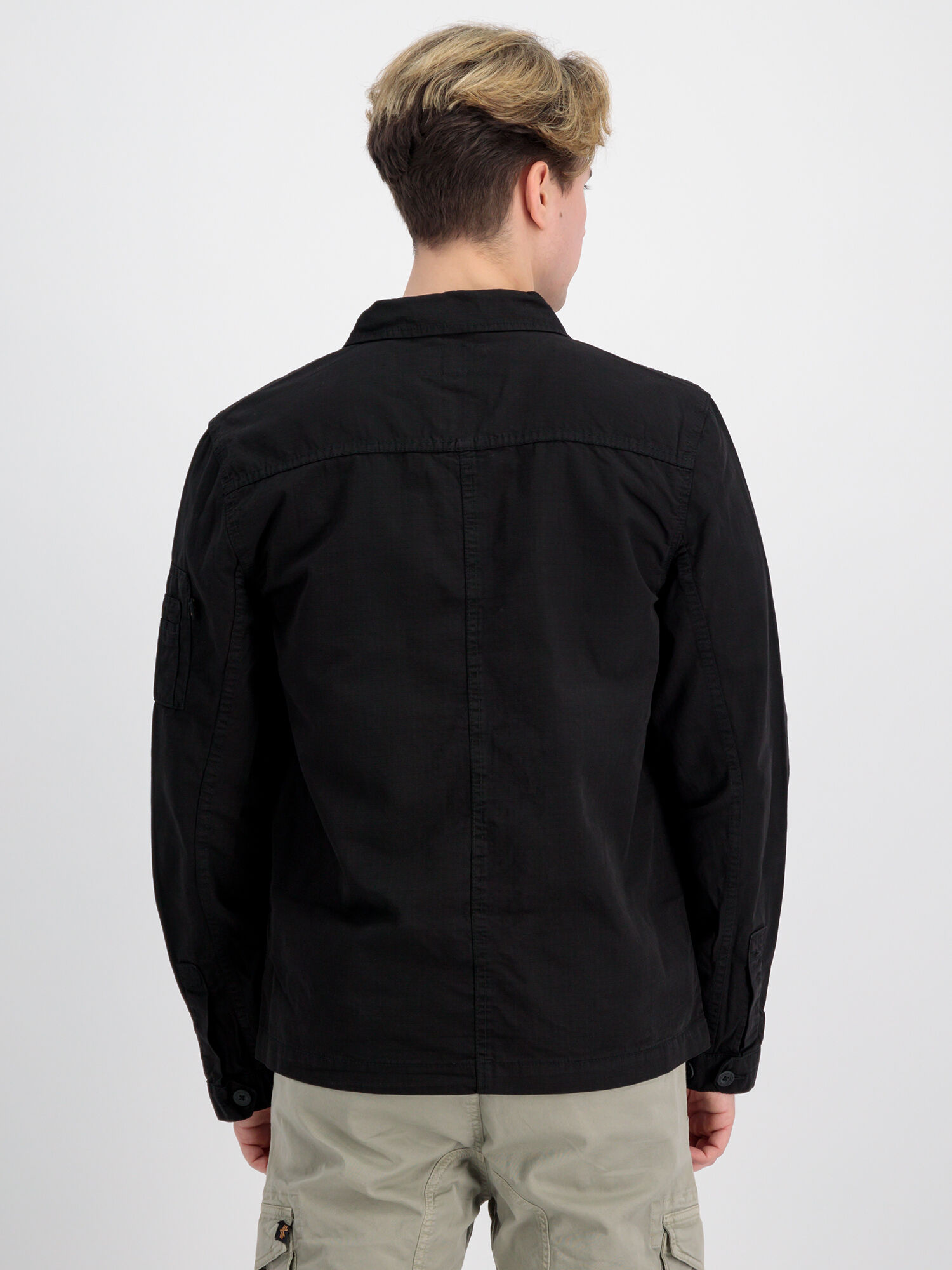 Ripstop Cargo Overshirt black 136123_03_alpha_industries_ripstop_cargo_overshirt_004_123822