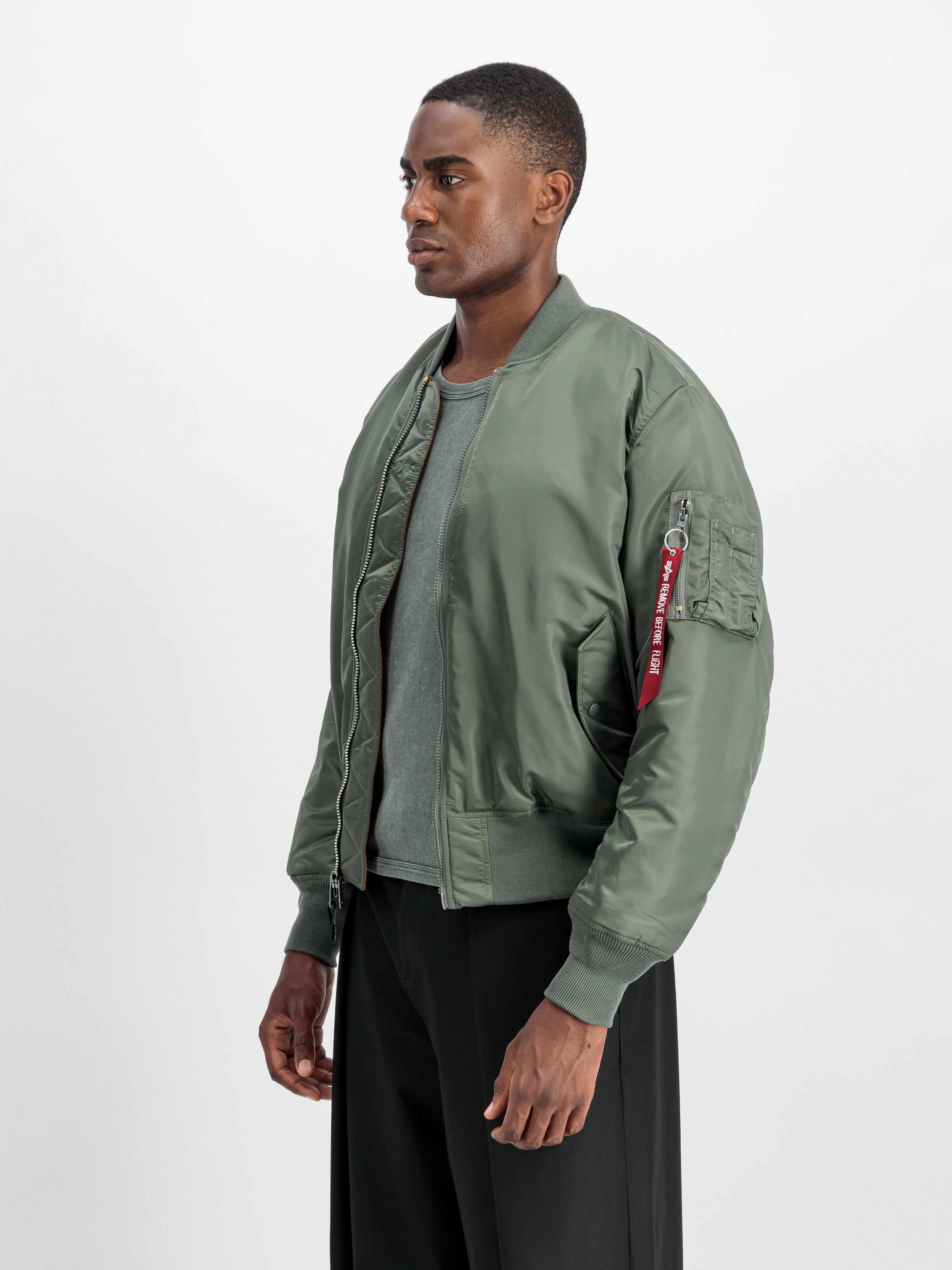 MA-1 Heritage Bomber Jacket vintage green 100101_432_2_model_00003_101031