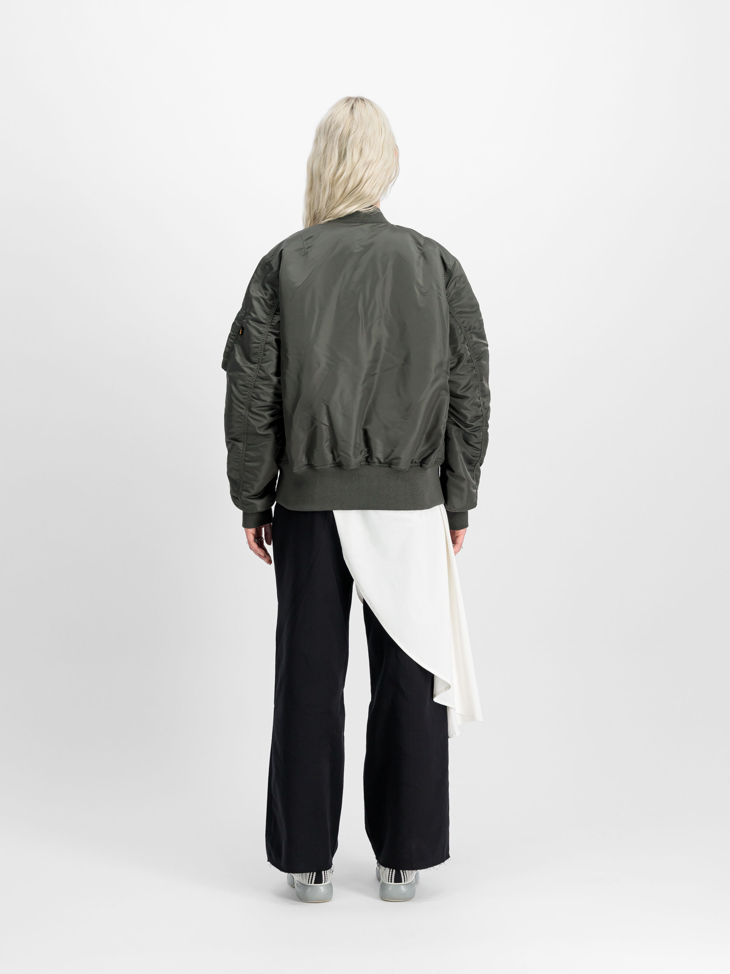 MA-1 Heritage Bomber Jacket rep.grey 100101_04_2_model_00002_100940