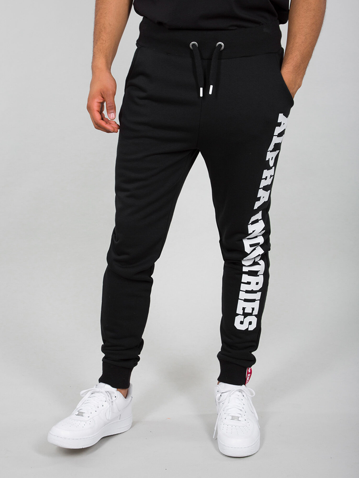 126343_03_alpha_industries_big_letters_jogger_sweat_001_129760.jpg