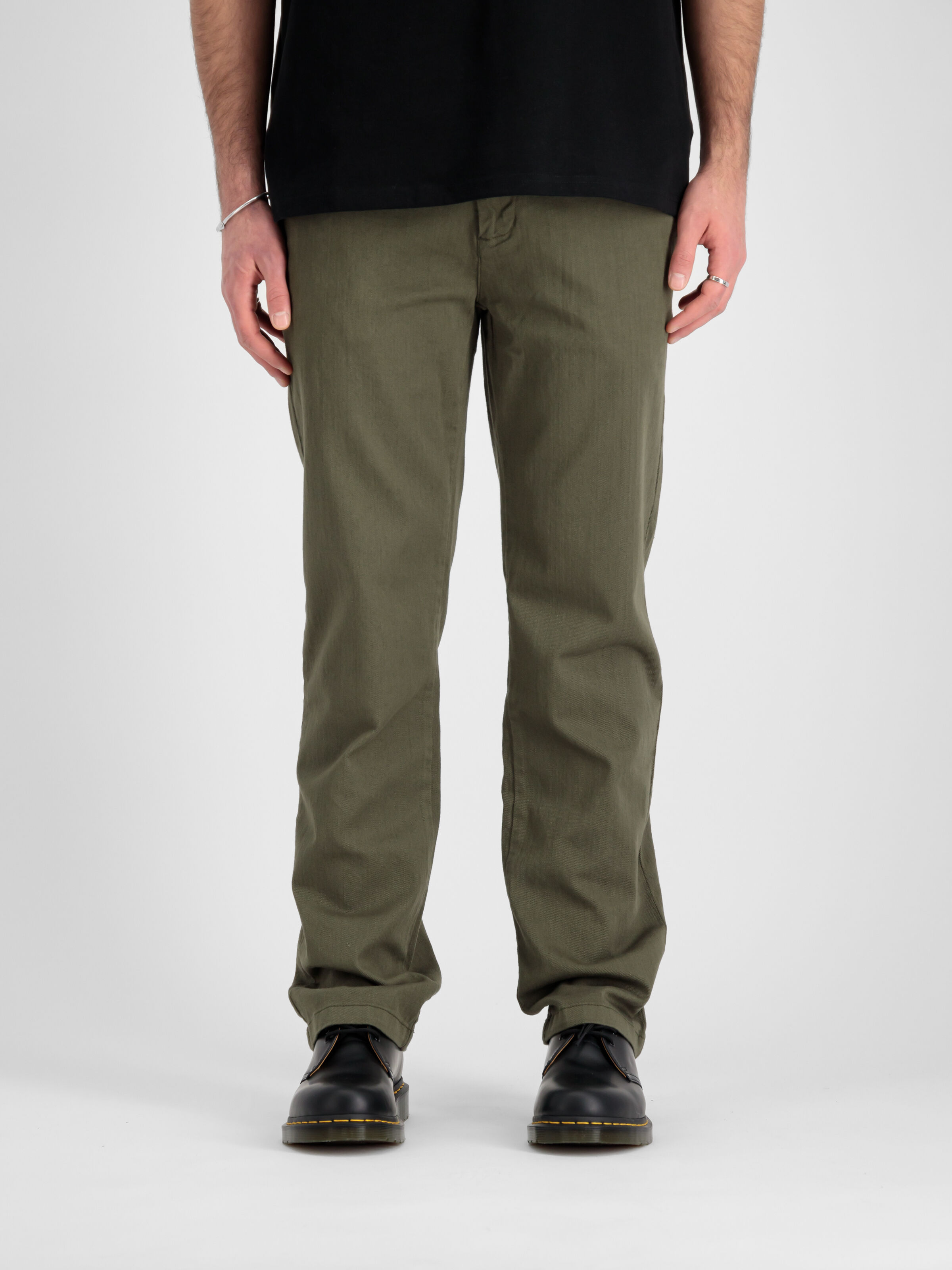 Alpha Chino Pant dark olive 146203_142_2_model_00003_98942.jpg