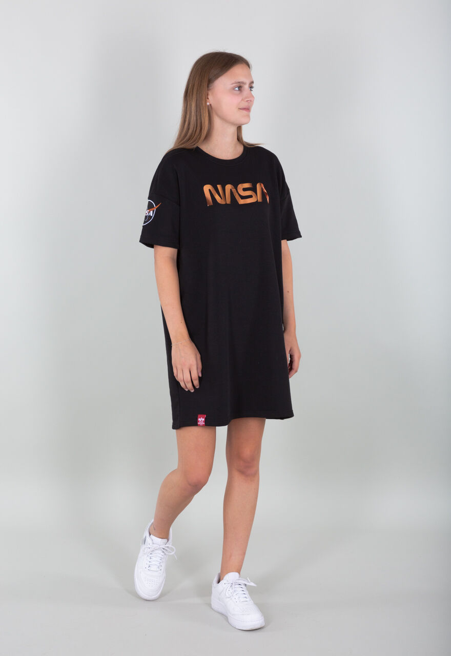 NASA Oversized Long T-Shirt Women black 128062_03_alpha_industries_nasa_long_t_os_wmn_002_123343