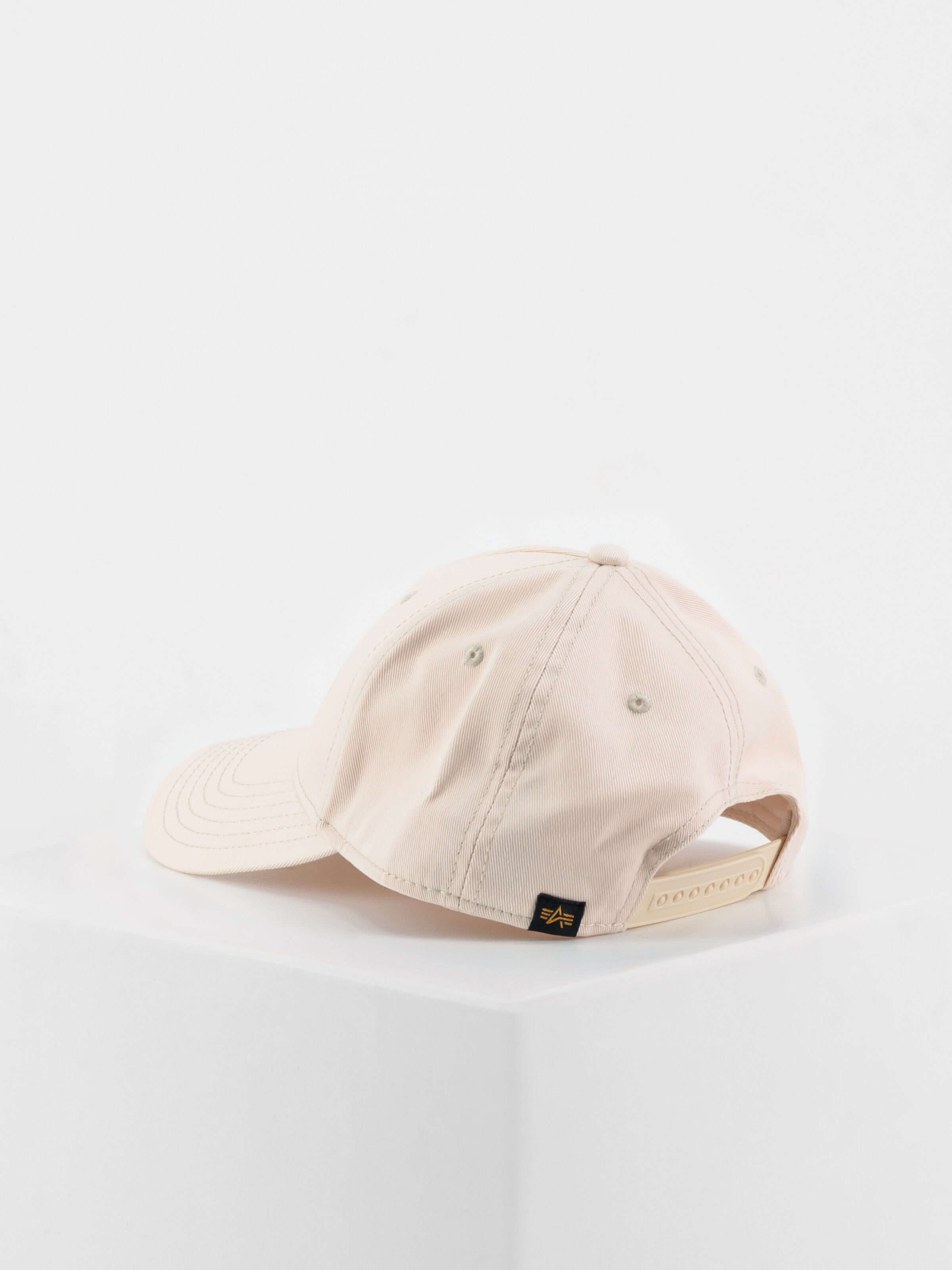 Alpha Cap jet stream white 126912_578_003_182589