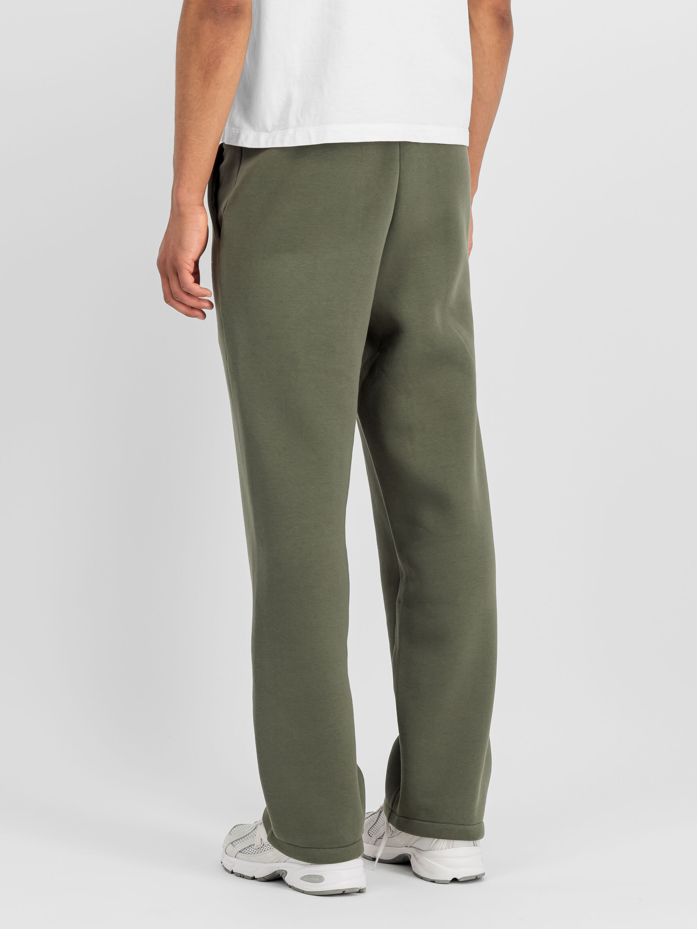 Basic Straight Leg Small Logo Jogger dark olive 268362_142_2_model_00003_236678