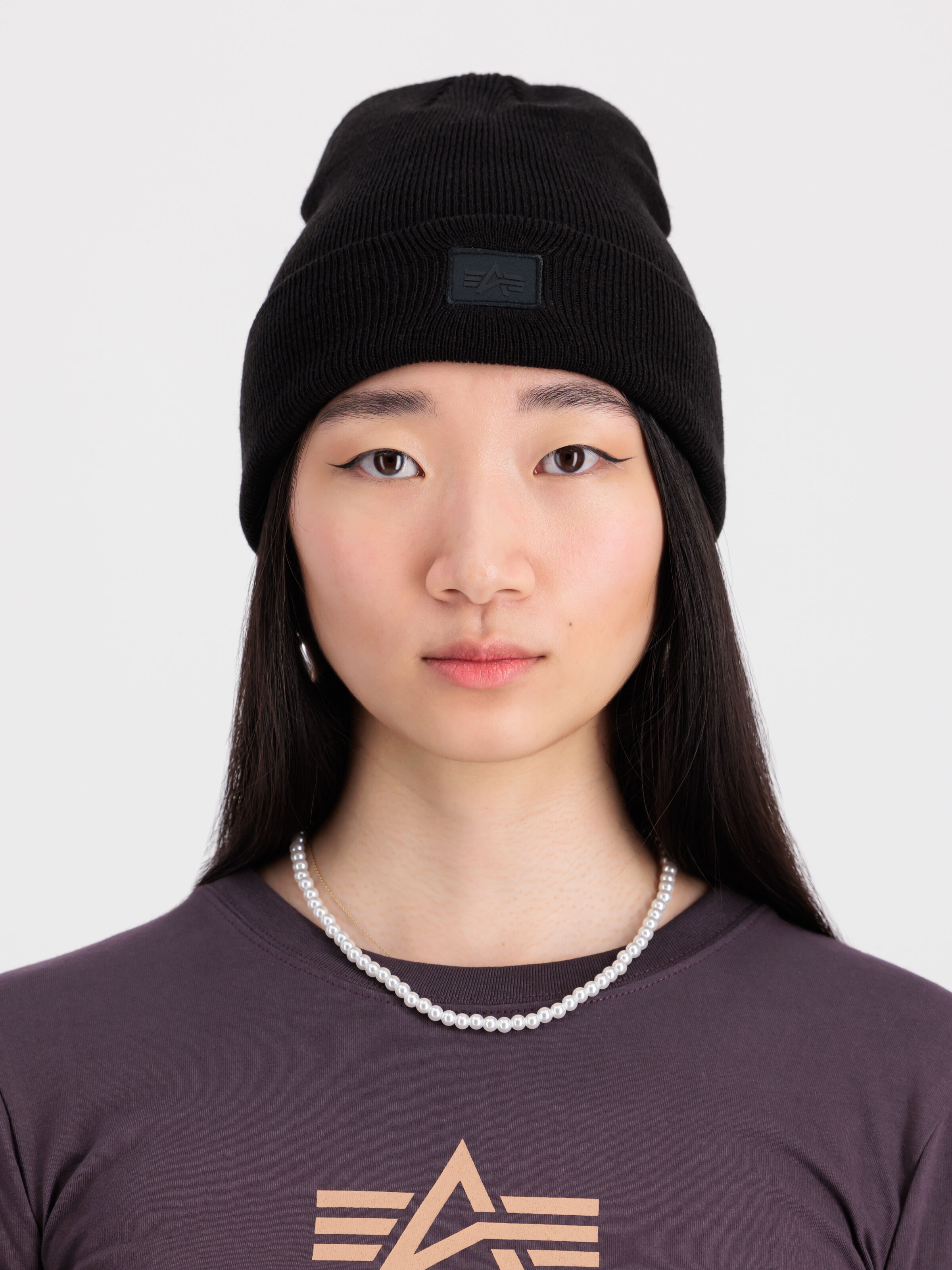Essential Beanie black 148908_03_2_model_00001_97880