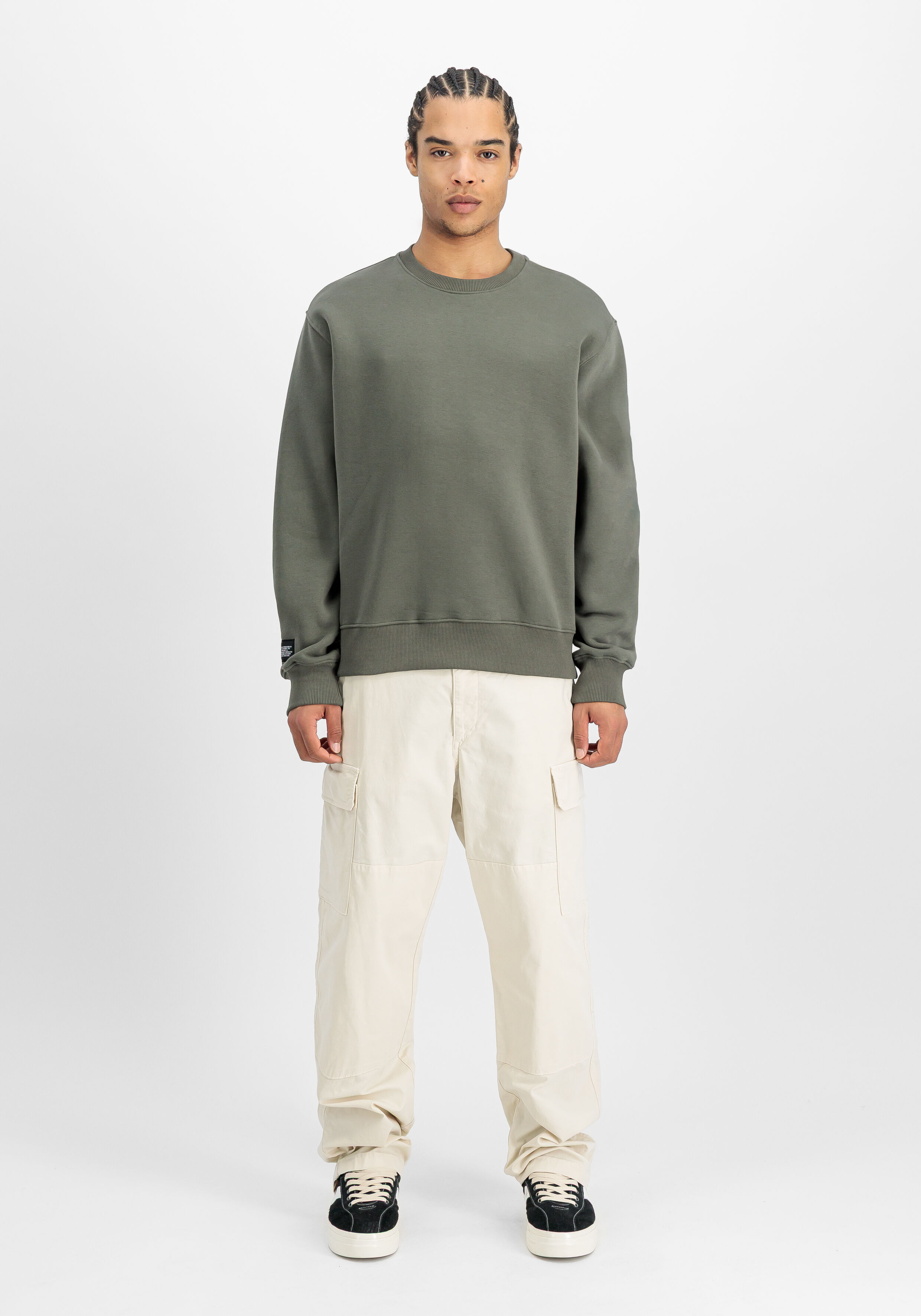 Label Backprint Sweatshirt dark olive 258307_142_2_model_00001_195020