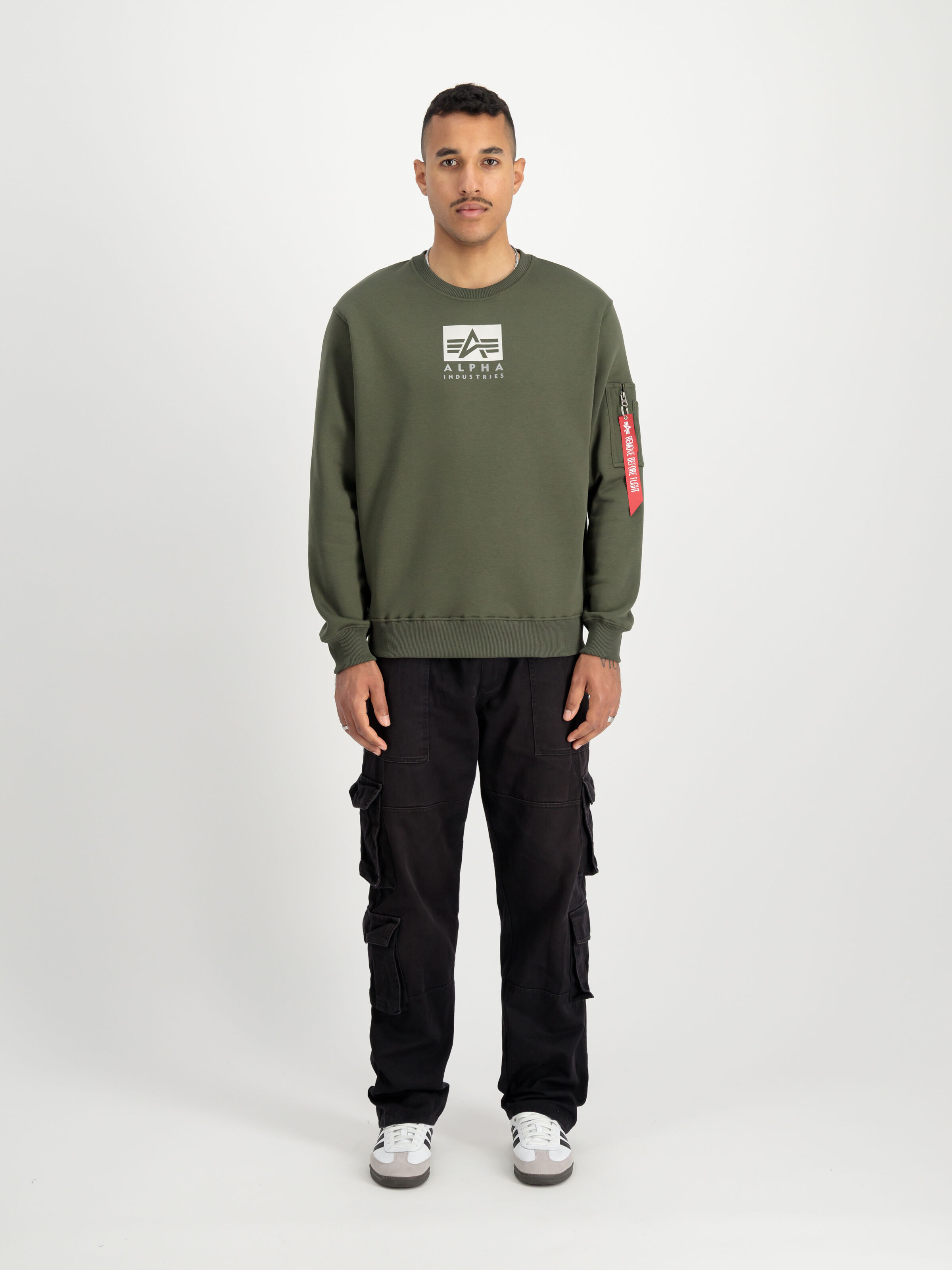 Satin Logo Sweatshirt dark olive 148311_142_2_model_00001_98552