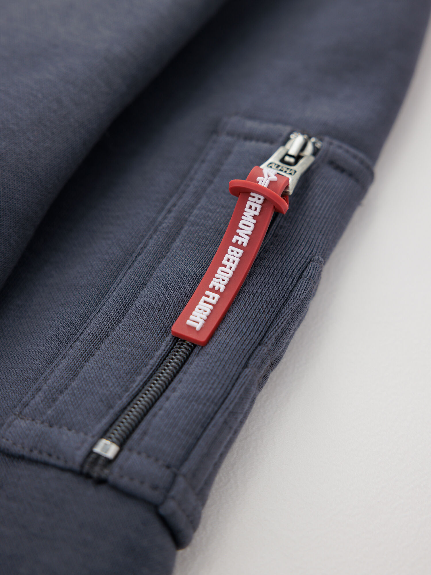 Alpha Label Hoodie Kids greyblack 118705_136_alpha_industries_alpha_label_hoody_kids_teens_005_124054