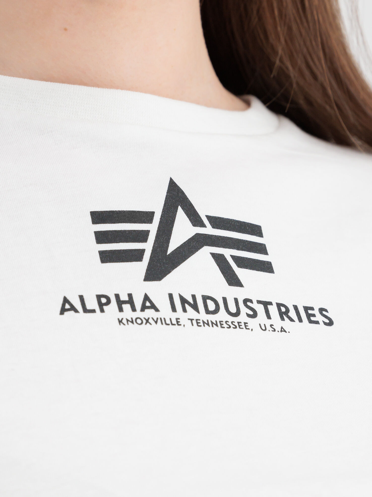 136067_09_alpha_industries_knotted_crop_t_wmn_004_123701