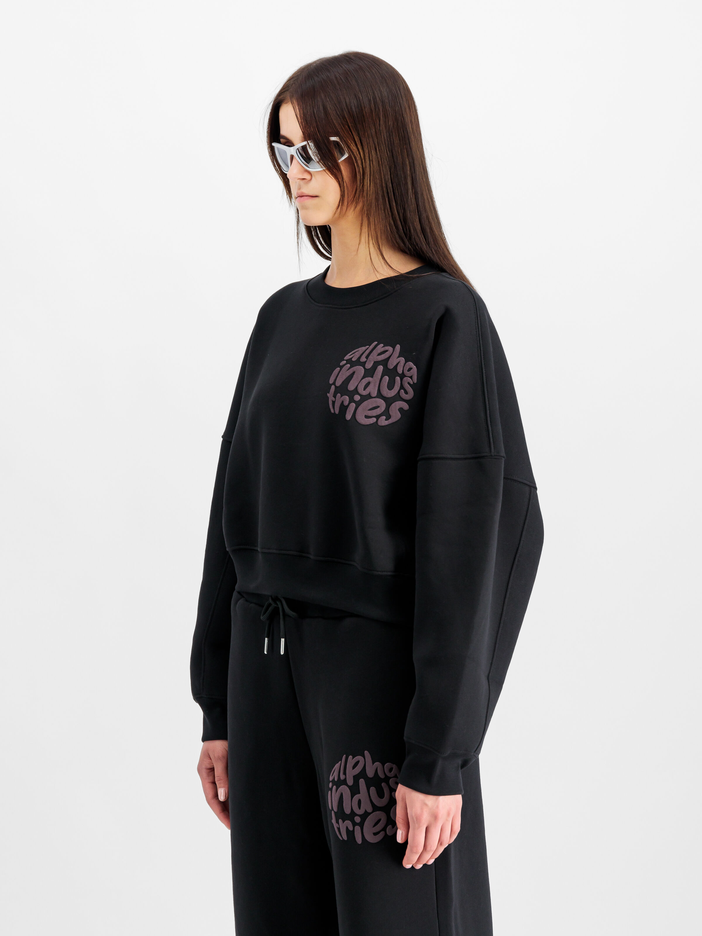 Logo Sweatshirt Women black 148030_03_2_model_00003_103919