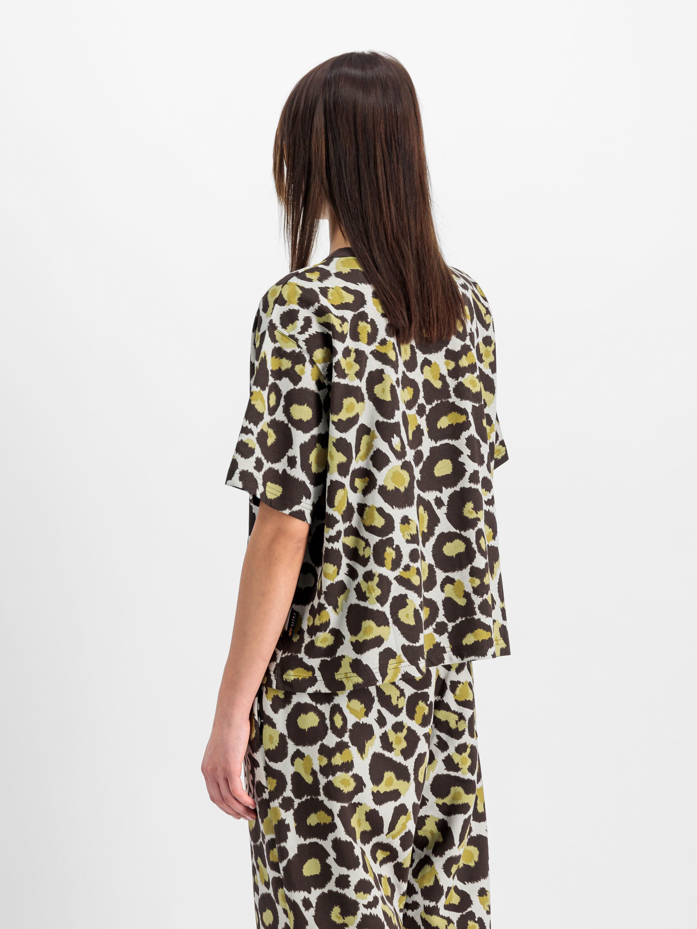 Logo Camo T-Shirt Women olive leo camo 148065C_732_2_model_00004_103553