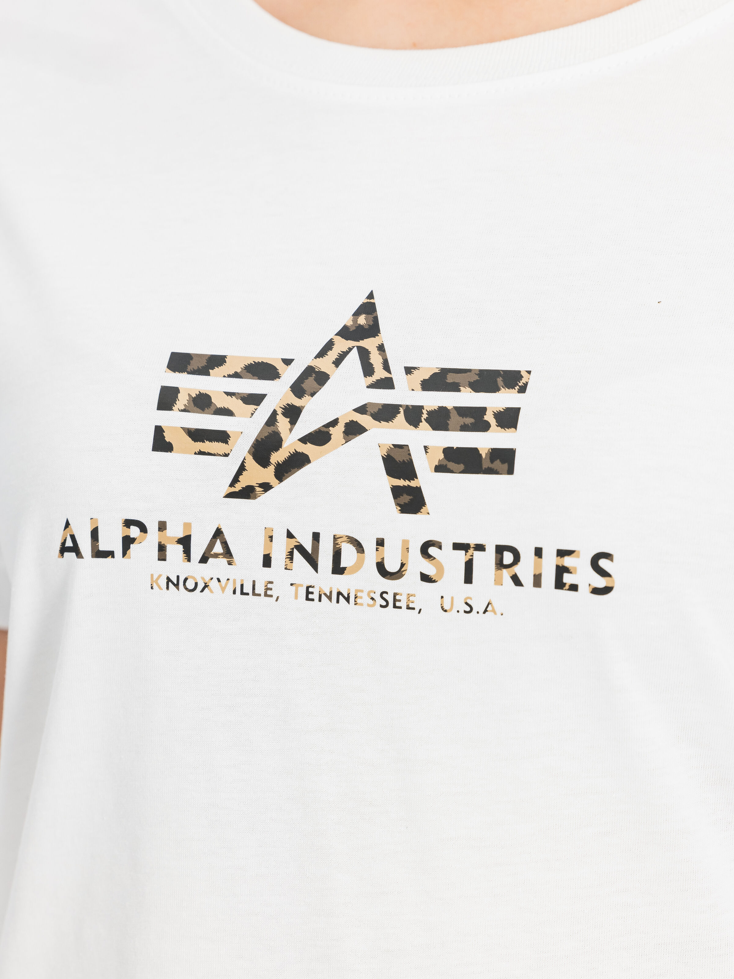 Basic Big Logo Mirror Leo T-Shirt Women white 196051ML_09_3_detail_00001_199314