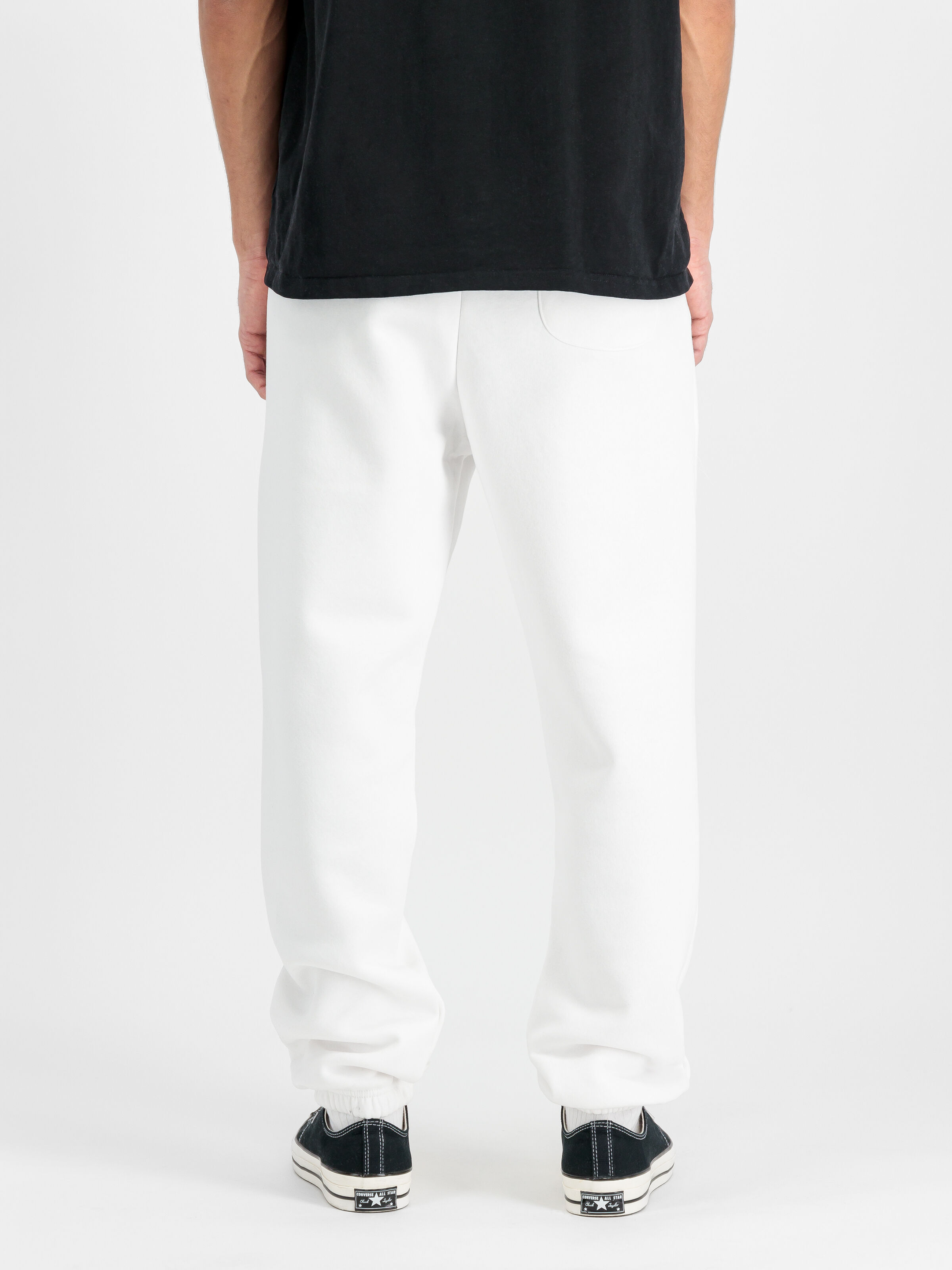 Basic Small Logo II Jogger white 156370_09_2_model_00004_140458