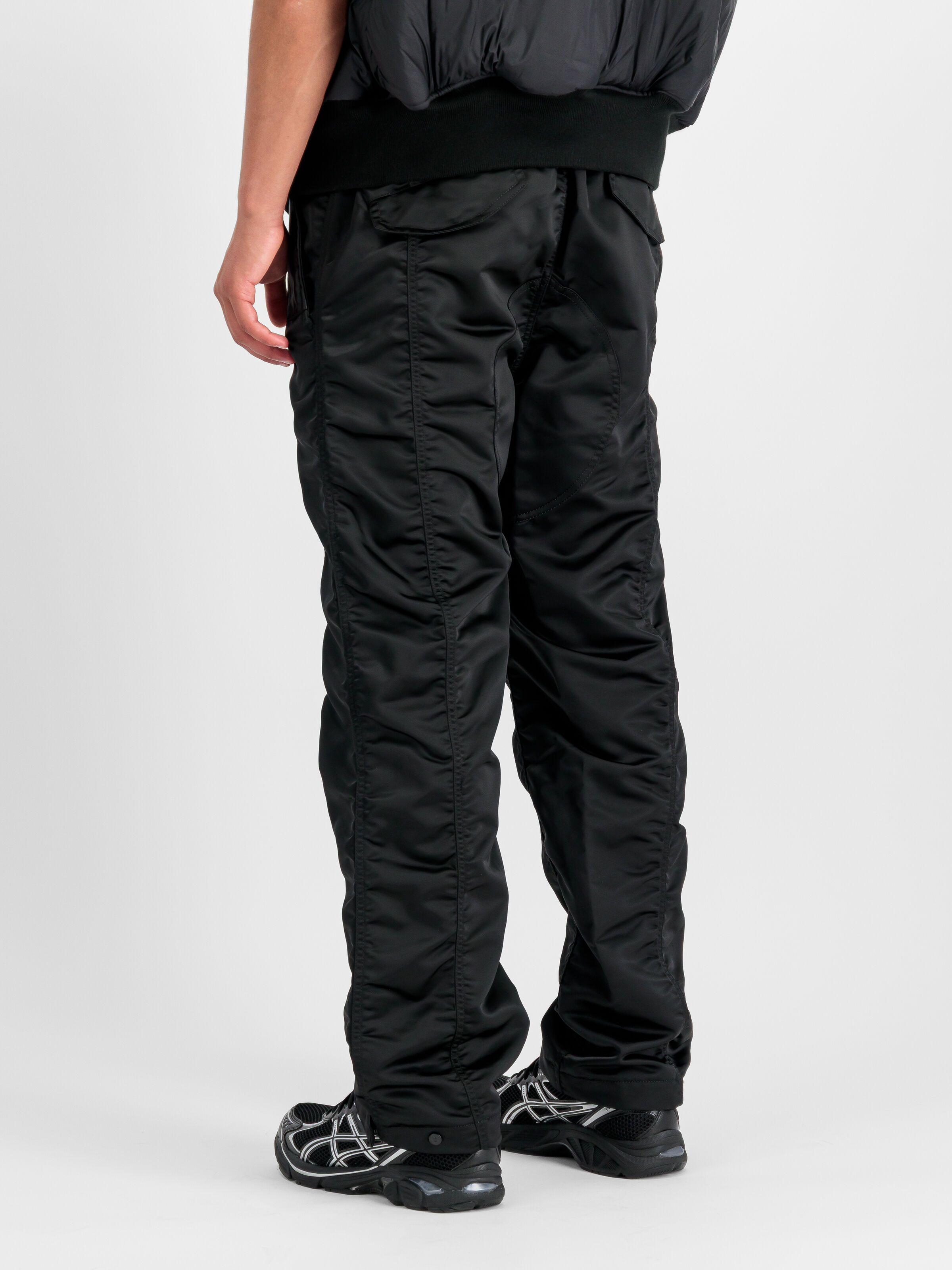 MA-1 Nylon Pant black 758200_03_2_model_00004_195641