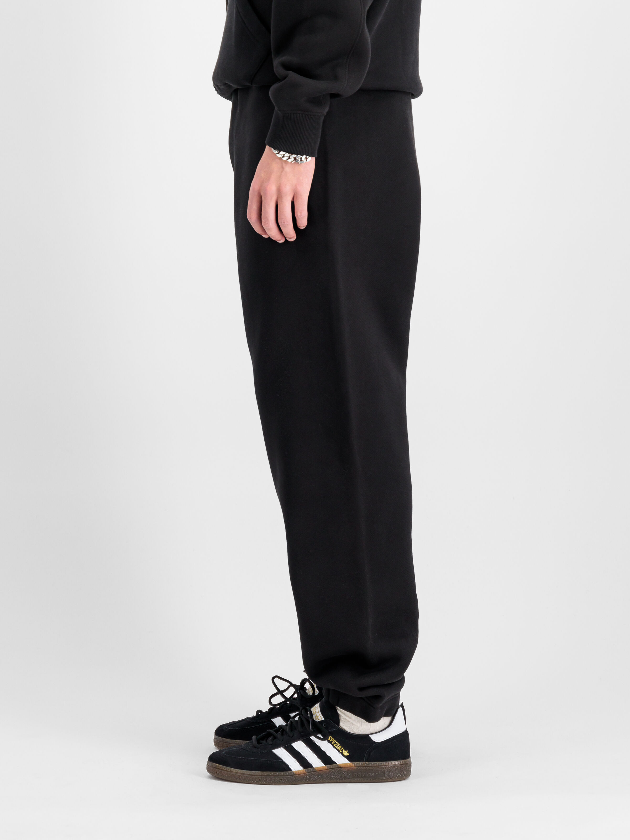 UV Jogger black 148360UV_03_2_model_00004_113958