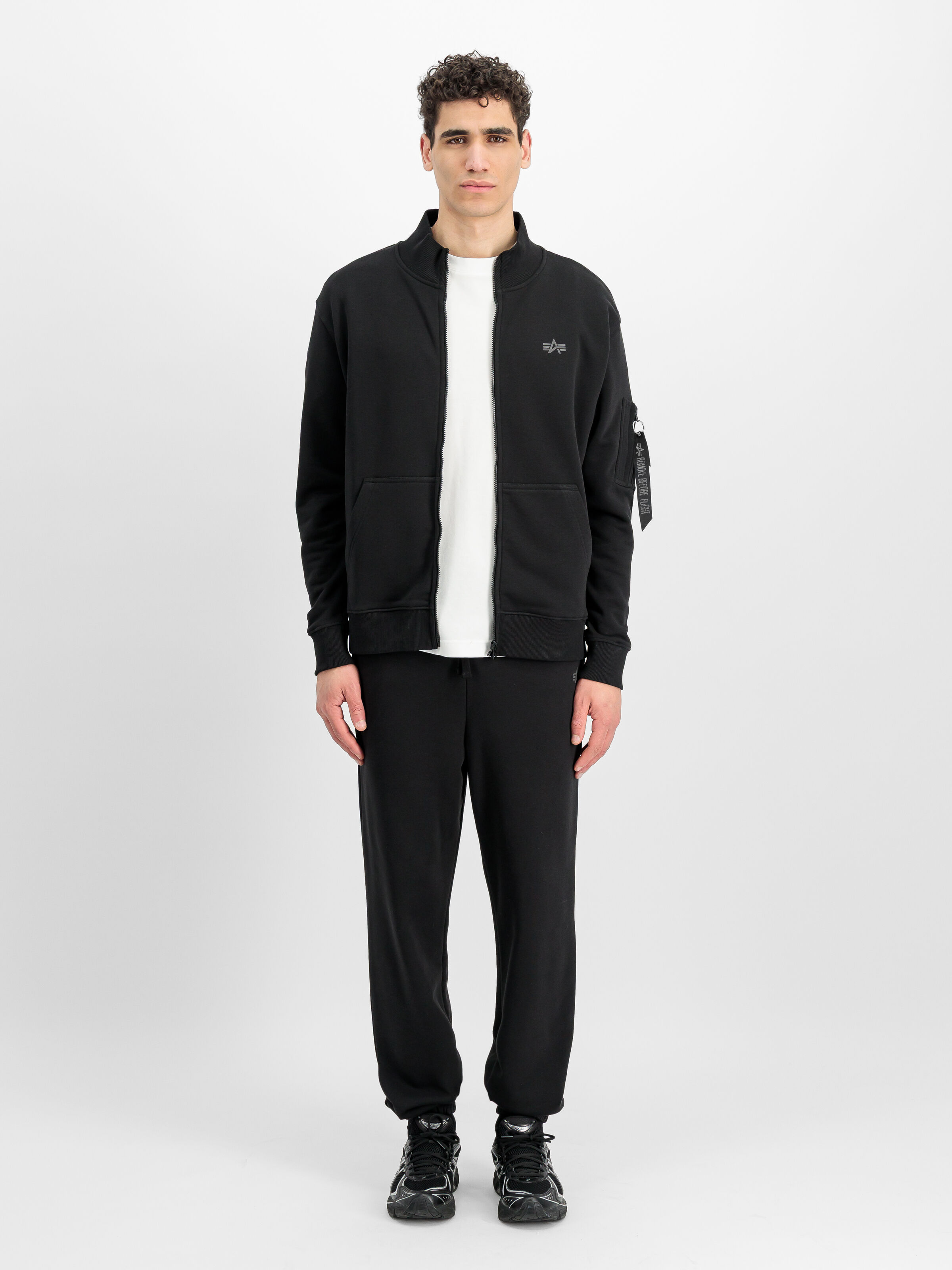 DTM Mid Logo Jacket black 268302_03_2_model_00001_228792